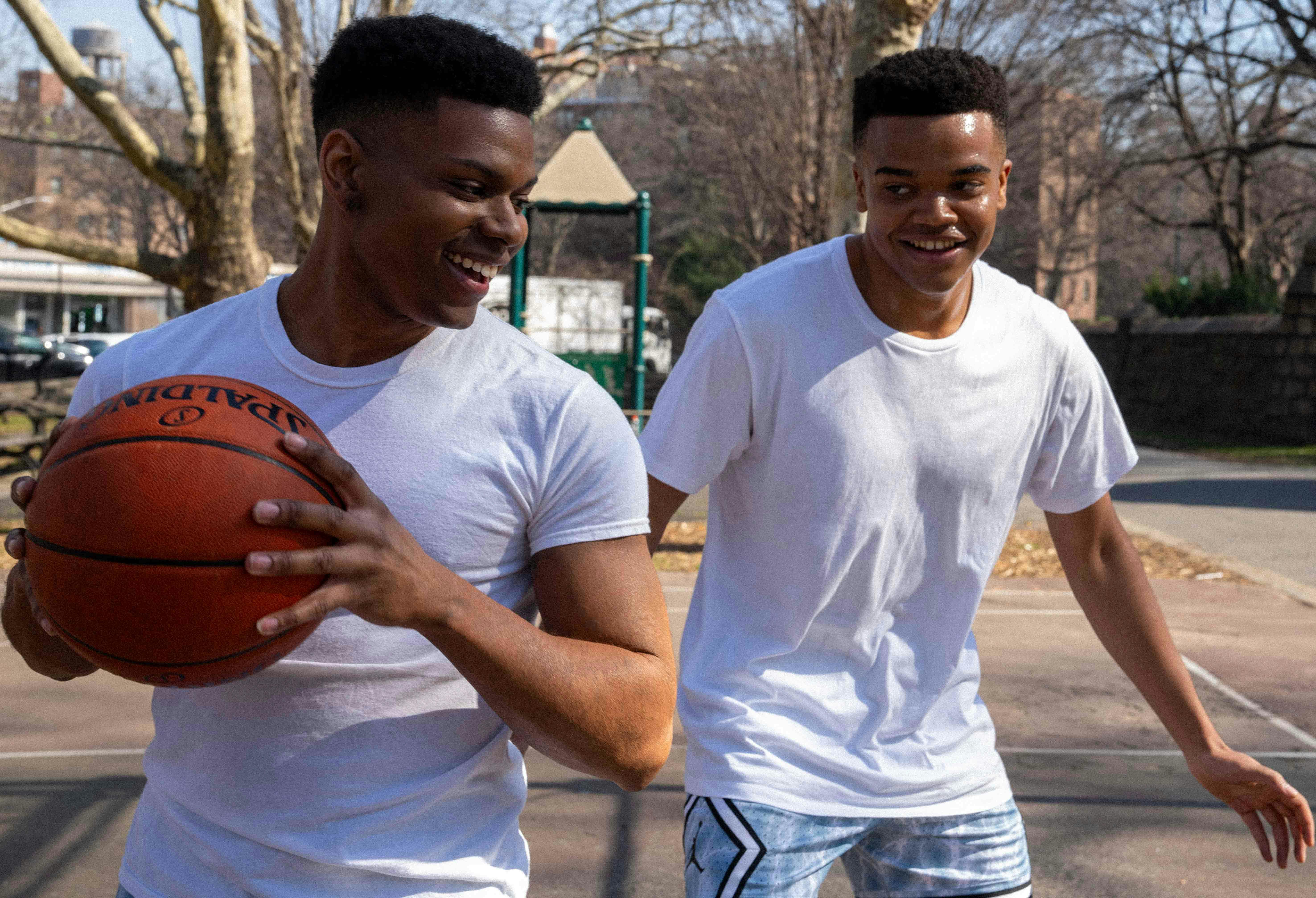 Aubrey Joseph og Elijah Wright i 'Highest 2 Lowest'