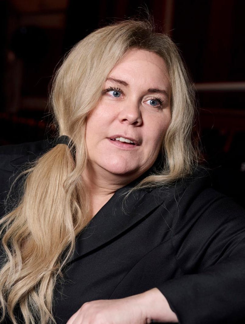Efter en turbulent sæson med Linda P ved roret har Tivoli nu fundet hendes afløser: Instruktøren Martin Miehe-Renard skal i 2026 stå i spidsen for et helt nyt revyhold i Glassalen-