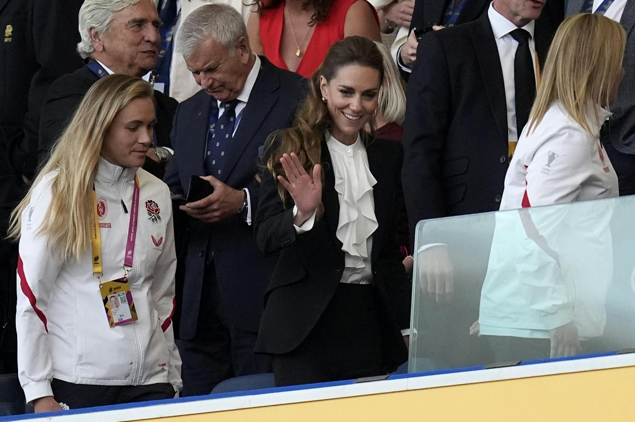 England vandt kampen, og prinsesse Kate besøgte spillerne i omklædningsrummet efter slutfløjtet.