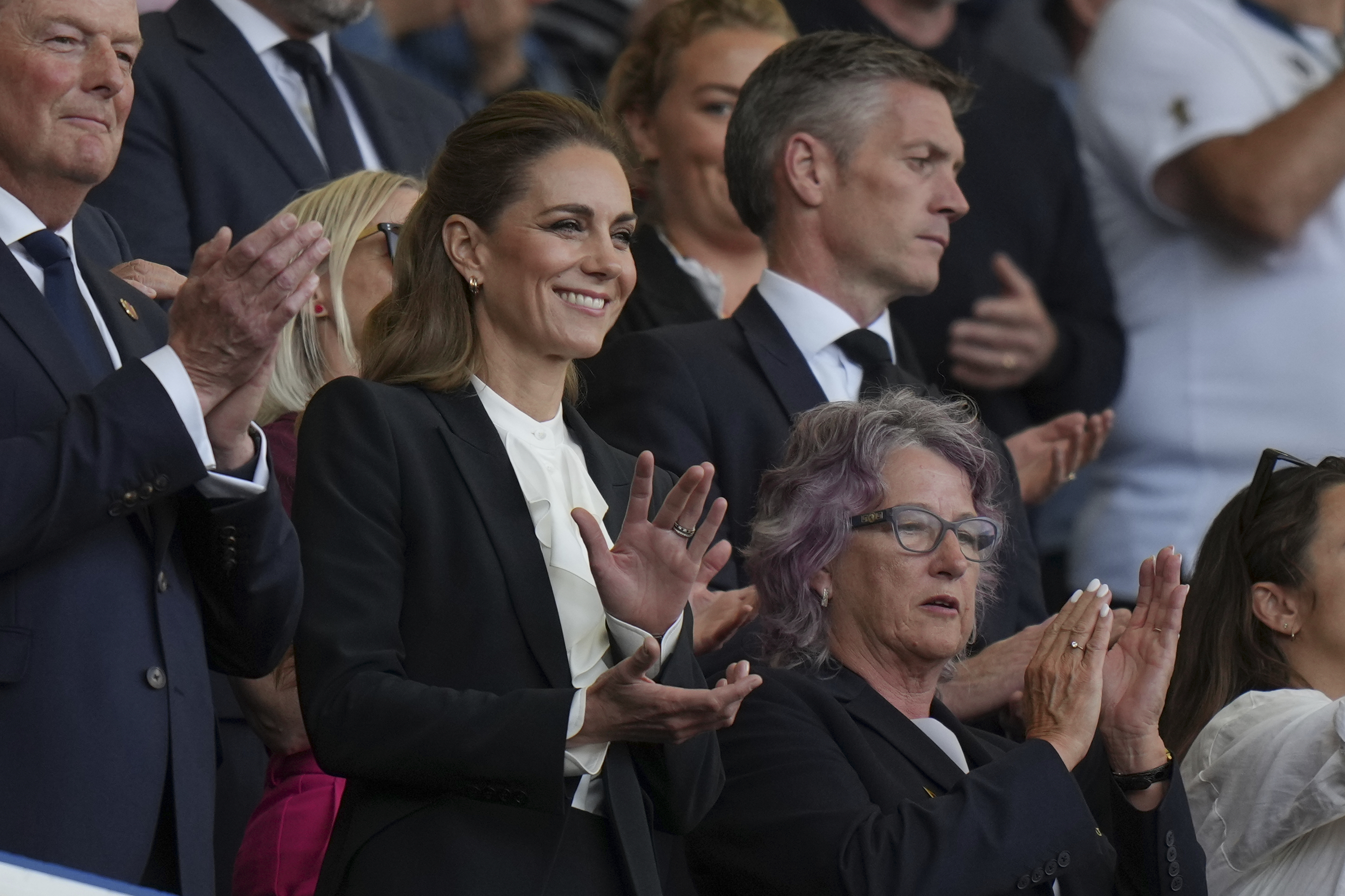 Prinsesse Kate var på tribunen for at heppe på det engelske kvindelandshold i rugby.