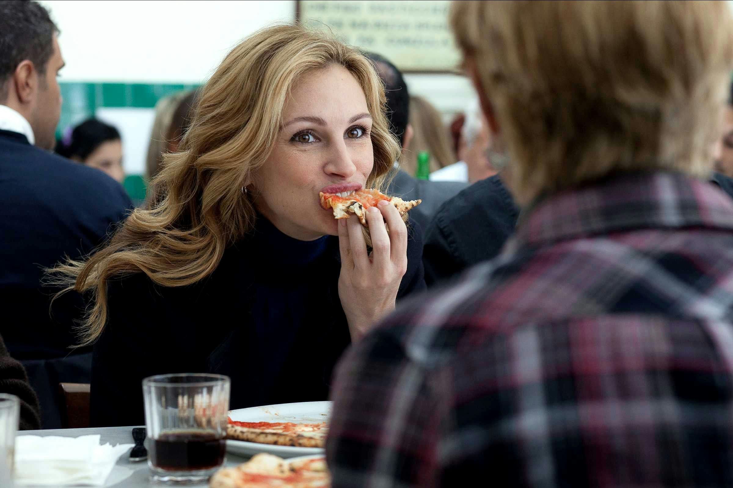 Julia Roberts  Characters: Elizabeth Gilbert Film: Eat Pray Love (USA 2010)  Director: Ryan Murphy 13 August 2010  Julia Roberts as 'Elizabeth Gilbert' in Columbia Pictures' EAT, PRAY, LOVE.     Date: 13 August 2010