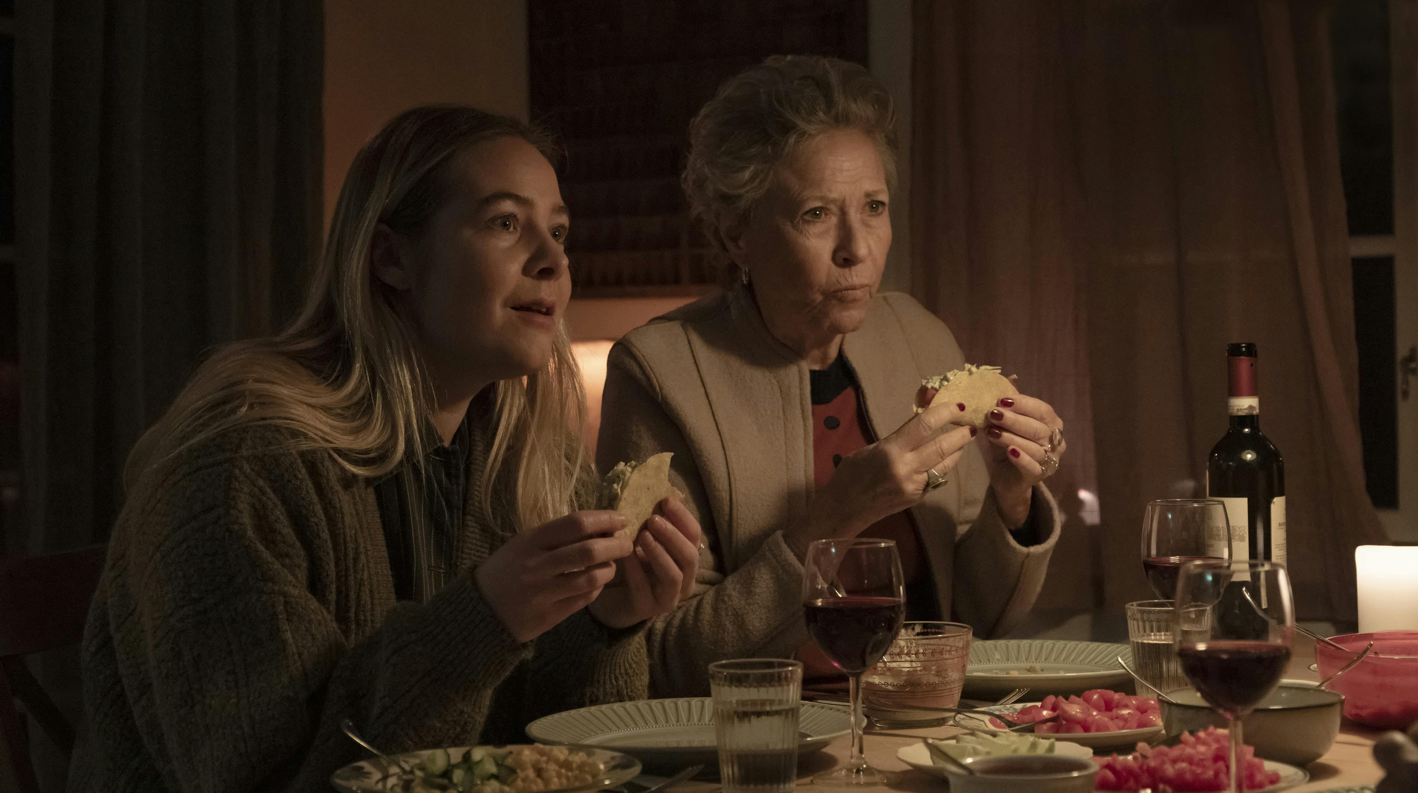 https://imgix.femina.dk/2025-09-25/Copy-of-Still03_Ingen-Kaere-Mor_Freja-Klint-Sandberg_Birthe-Neumann_Photo-credit_Christian-Geisnaes.jpg