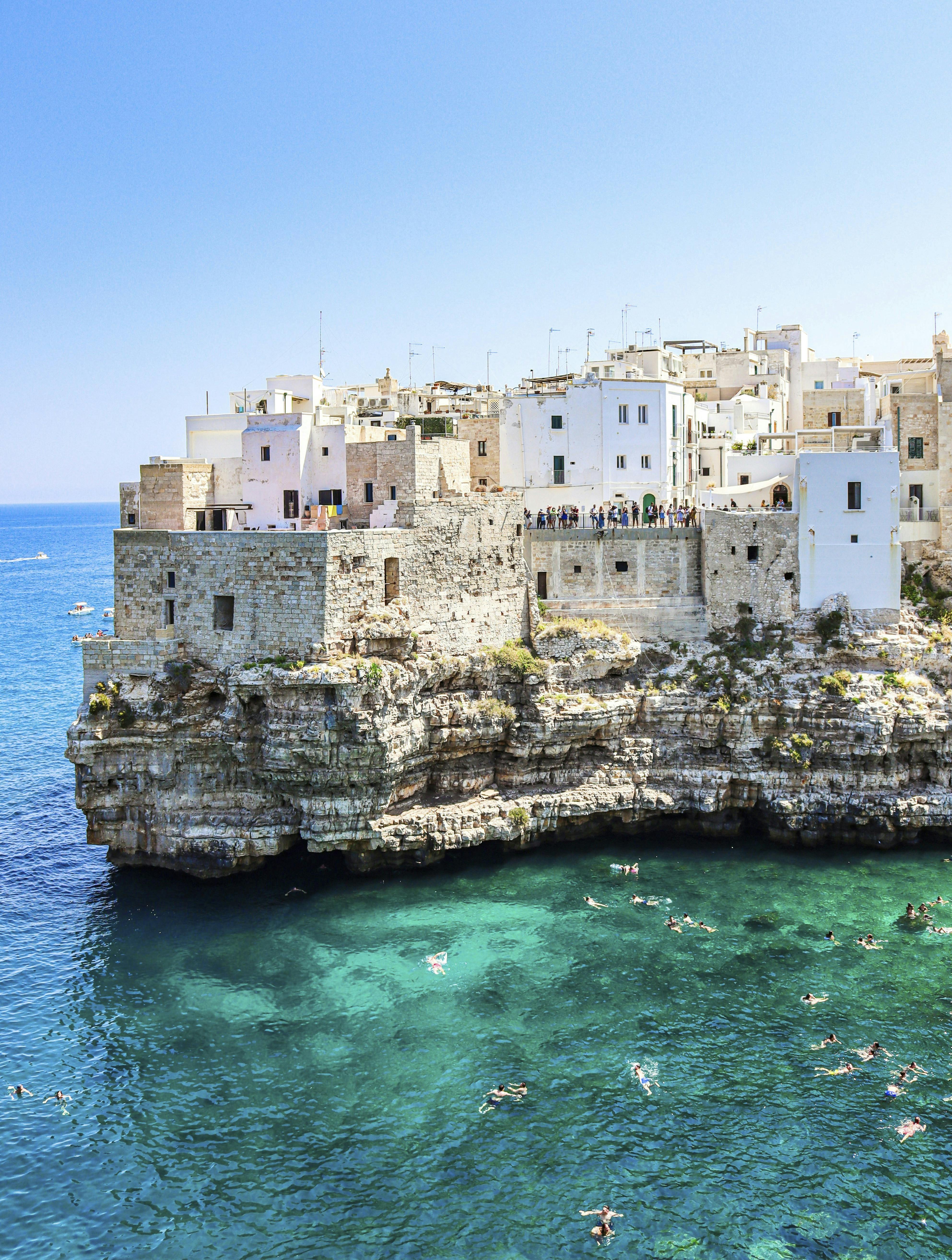 Puglias kystlinje er 800 kilometer lang. Det gør regionen til den mest kystrige i Italien.