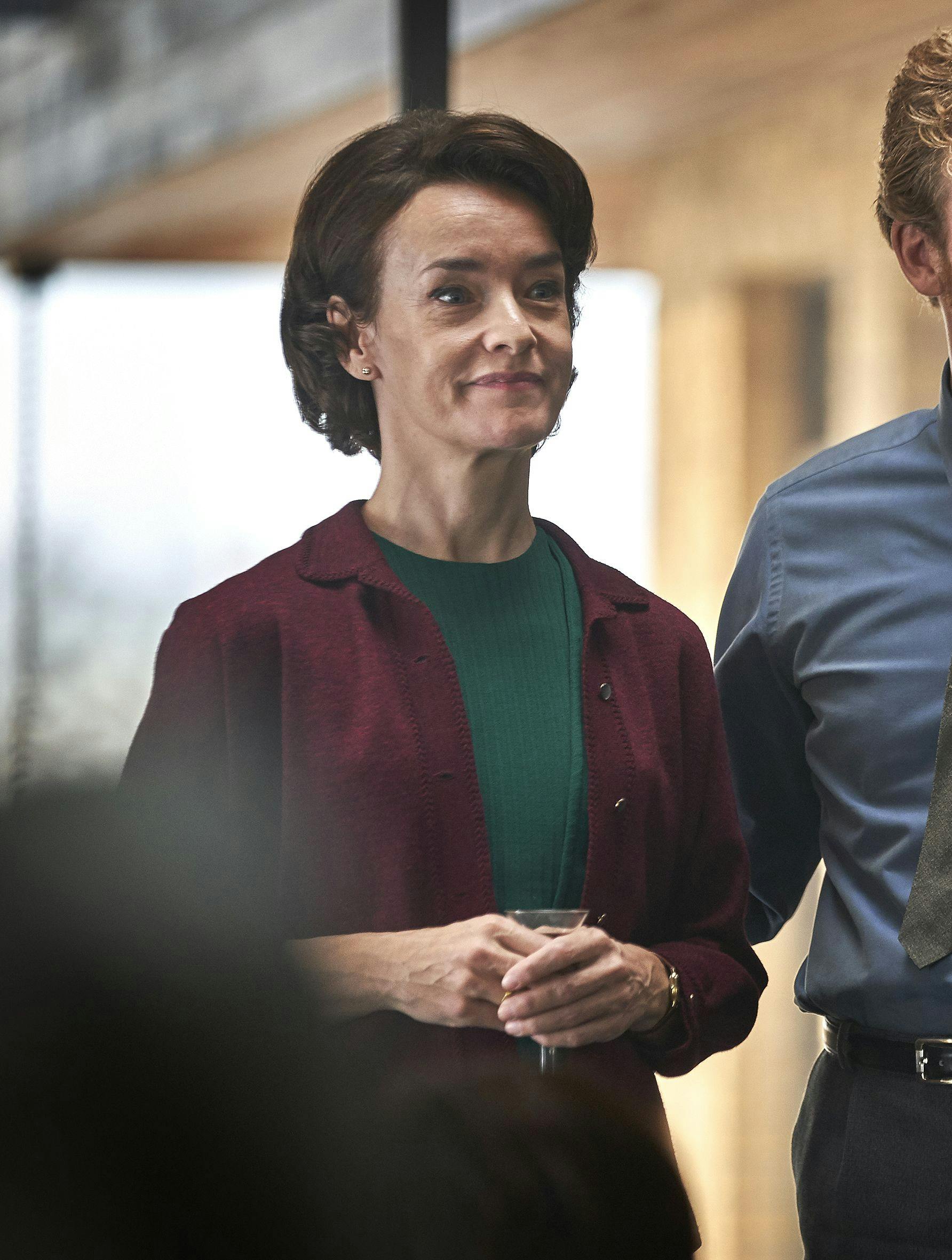 Maria Rossing som Birthe og Morten Hee som Axel Byvang i 'Carmen Curlers' sæson 3 