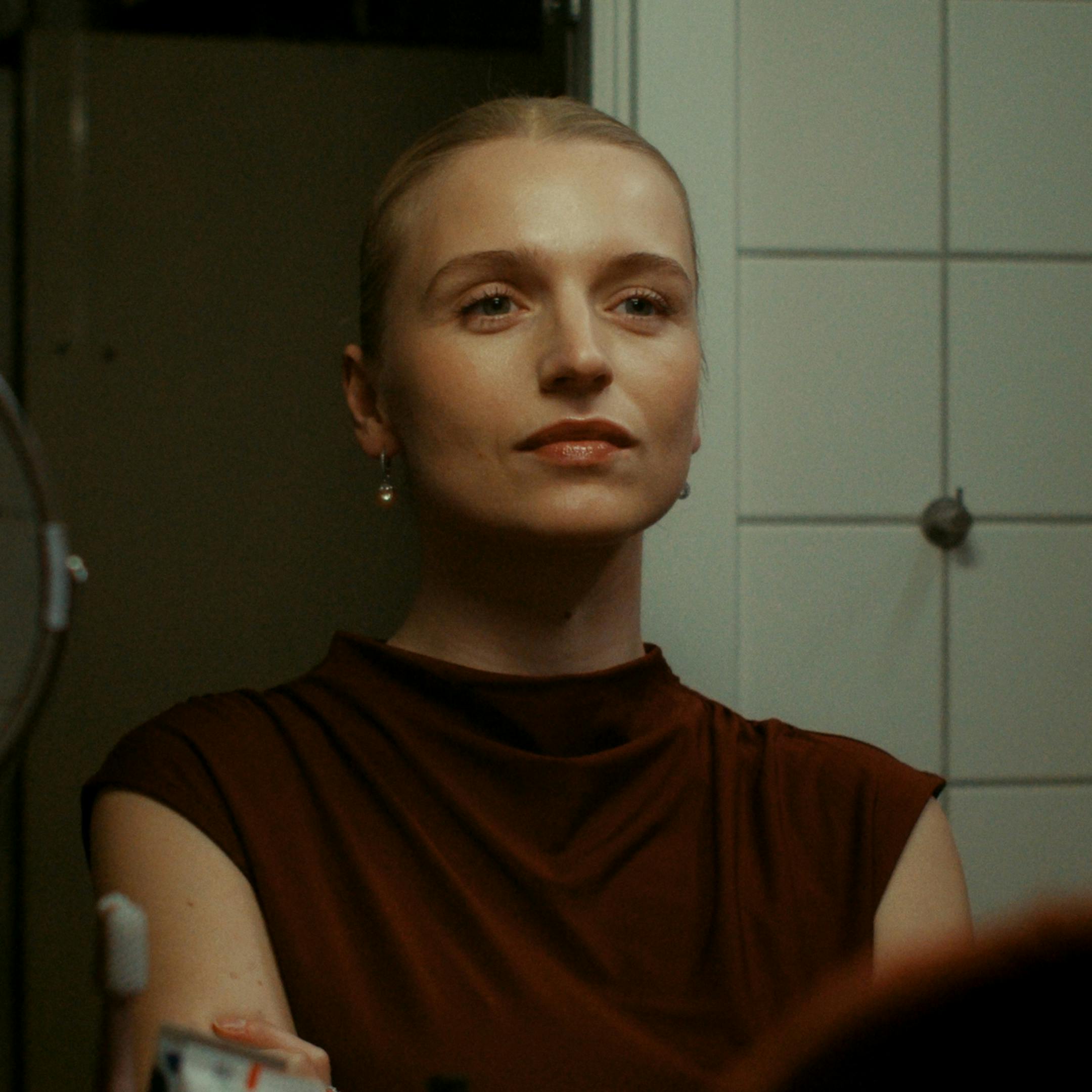 https://imgix.femina.dk/2025-10-02/The_Asset_u_S1_E1_00_33_52_14_Jonas-Berlin_Netflix_1.jpg