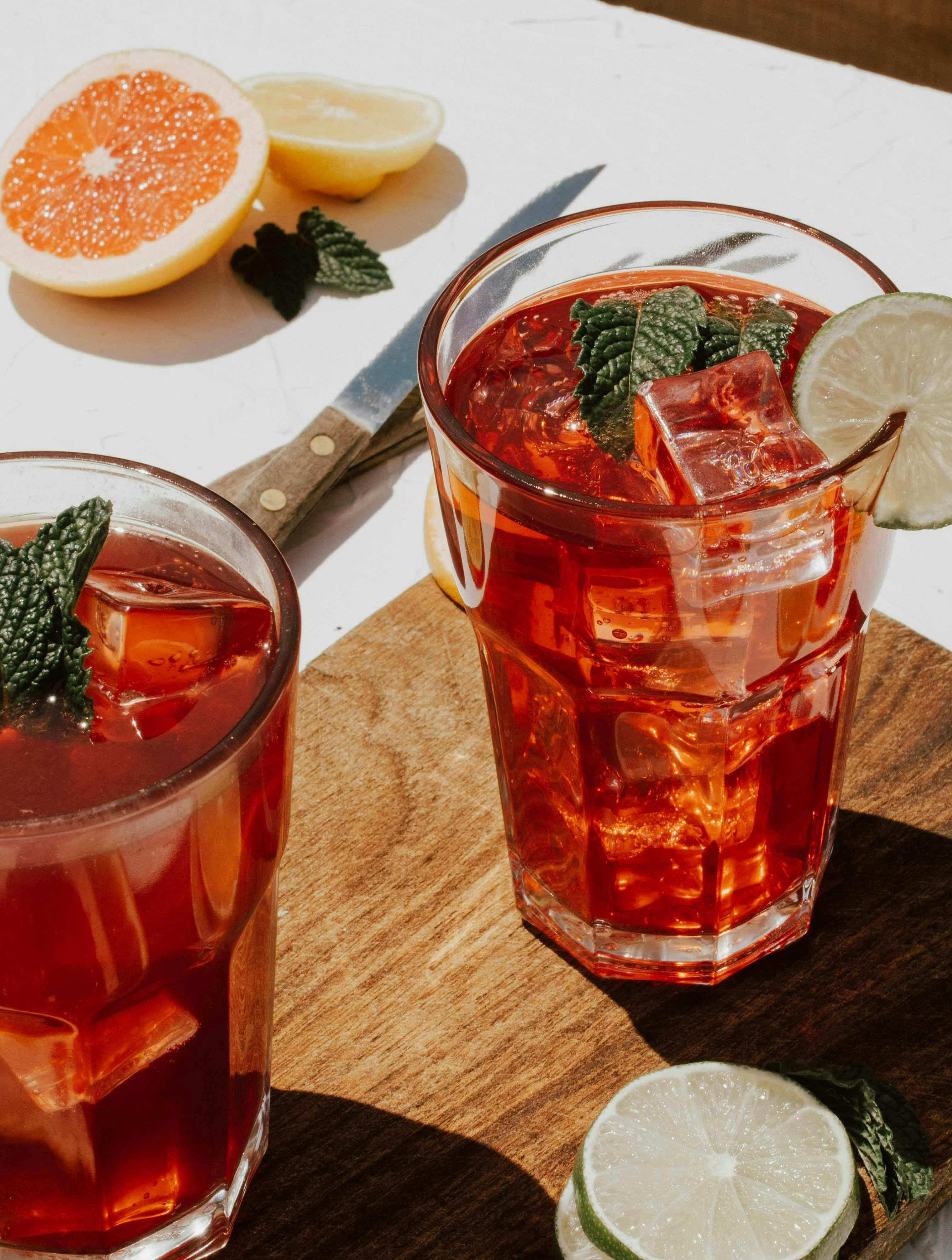 Hvis du tror, at du er den eneste, der ikke laver hjemmelavet surdejog kombucha, tager du fejl. De fleste af os spiser noget meget mere almindeligt.