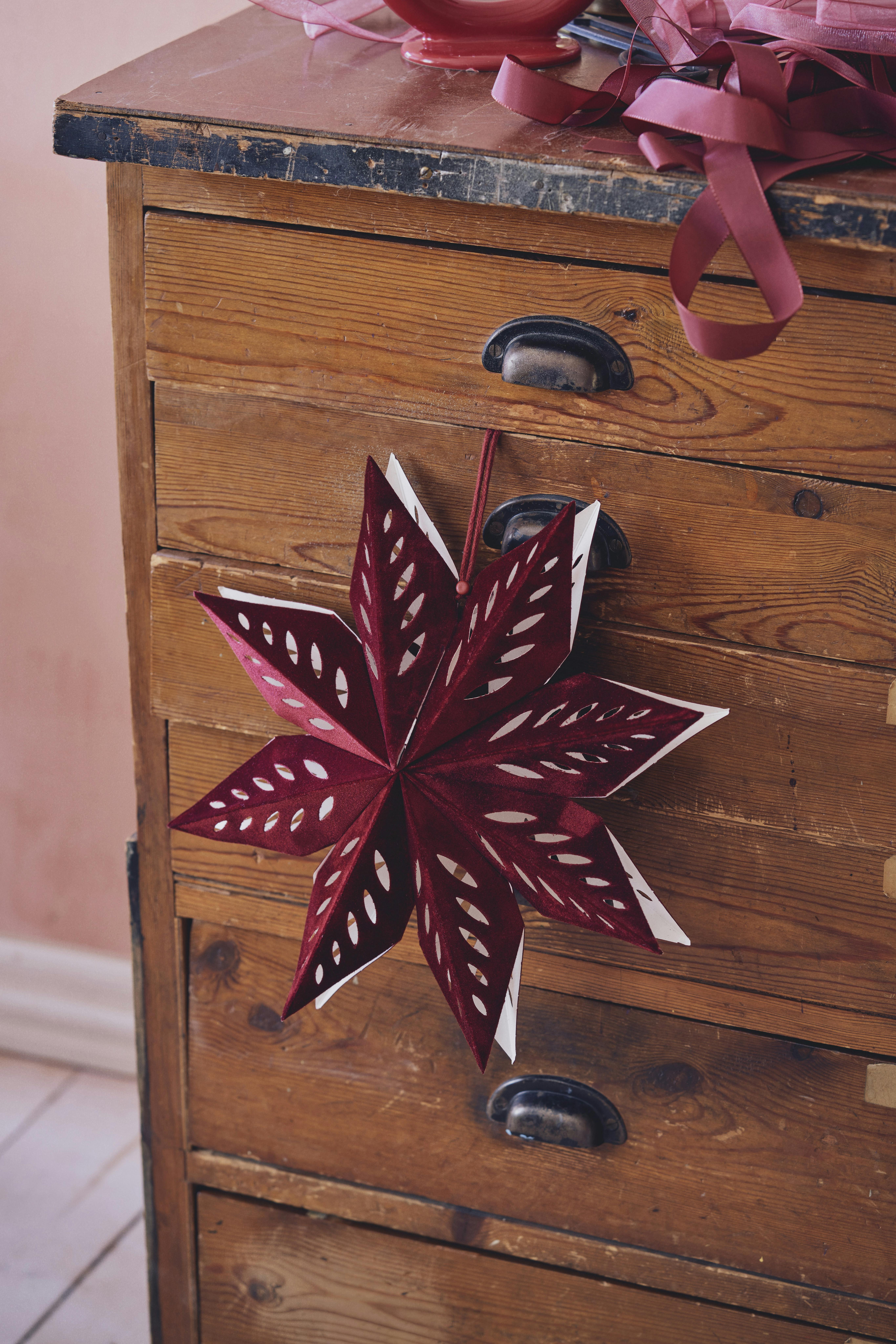 https://imgix.femina.dk/2025-10-06/Christmas_Collection_Sostrene_Grene_2025_75-%281%29-DDD_0.jpeg