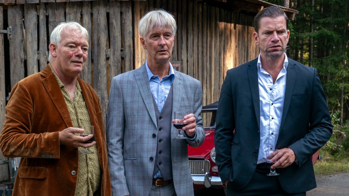 https://imgix.femina.dk/2025-10-08/Press-Photo_Den-Sidste-Viking_Soren-Malling_Lars-Brygmann_Nikolaj-Lie-Kaas_Photo-credit-Rolf-Konow-%281%29.jpg