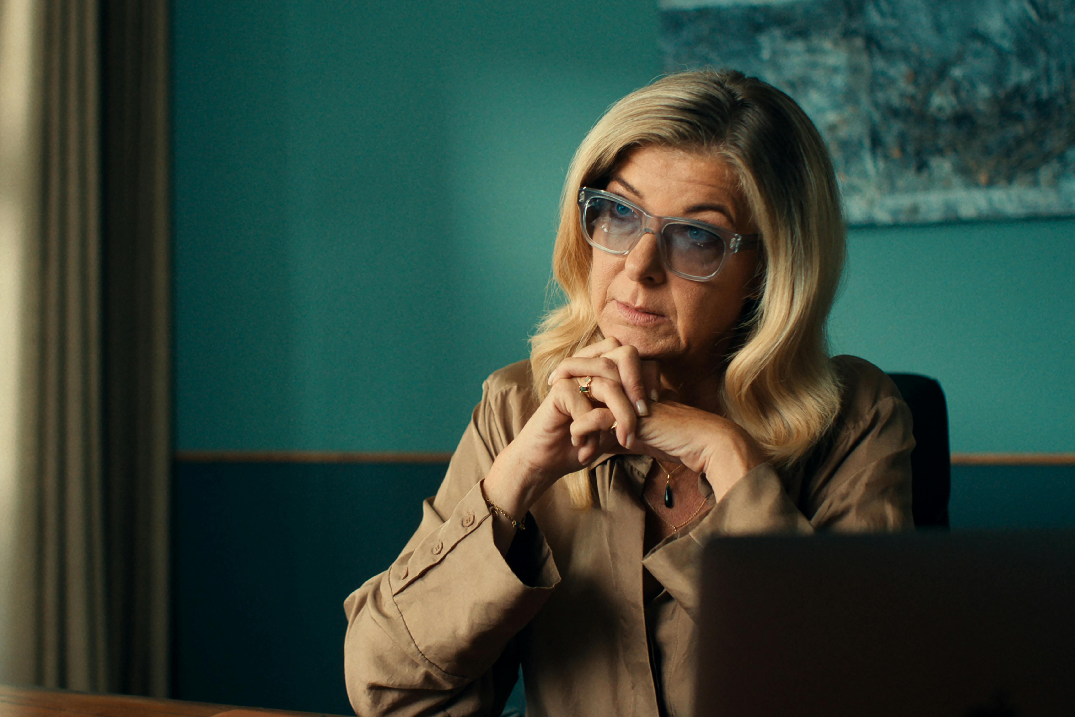 https://imgix.femina.dk/2025-10-09/Mango_n_01_23_34_00_Michael-Sauer-Christensen_Netflix.jpg