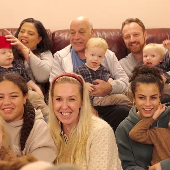 https://imgix.femina.dk/2025-10-09/billede.-gravid.jpg