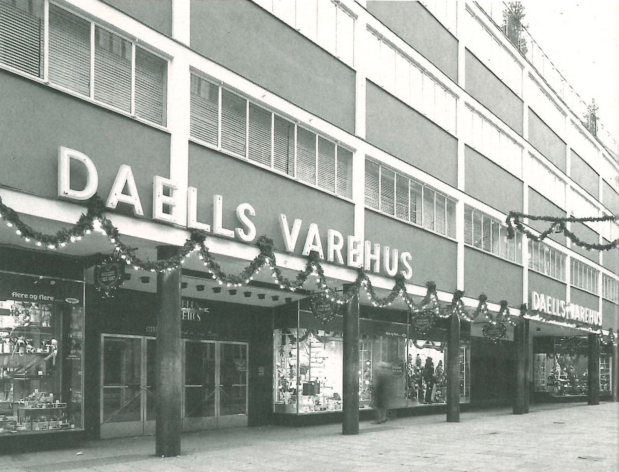 https://imgix.femina.dk/2025-10-16/Daells-Varehus-fiolstraede-5-1985.jpg