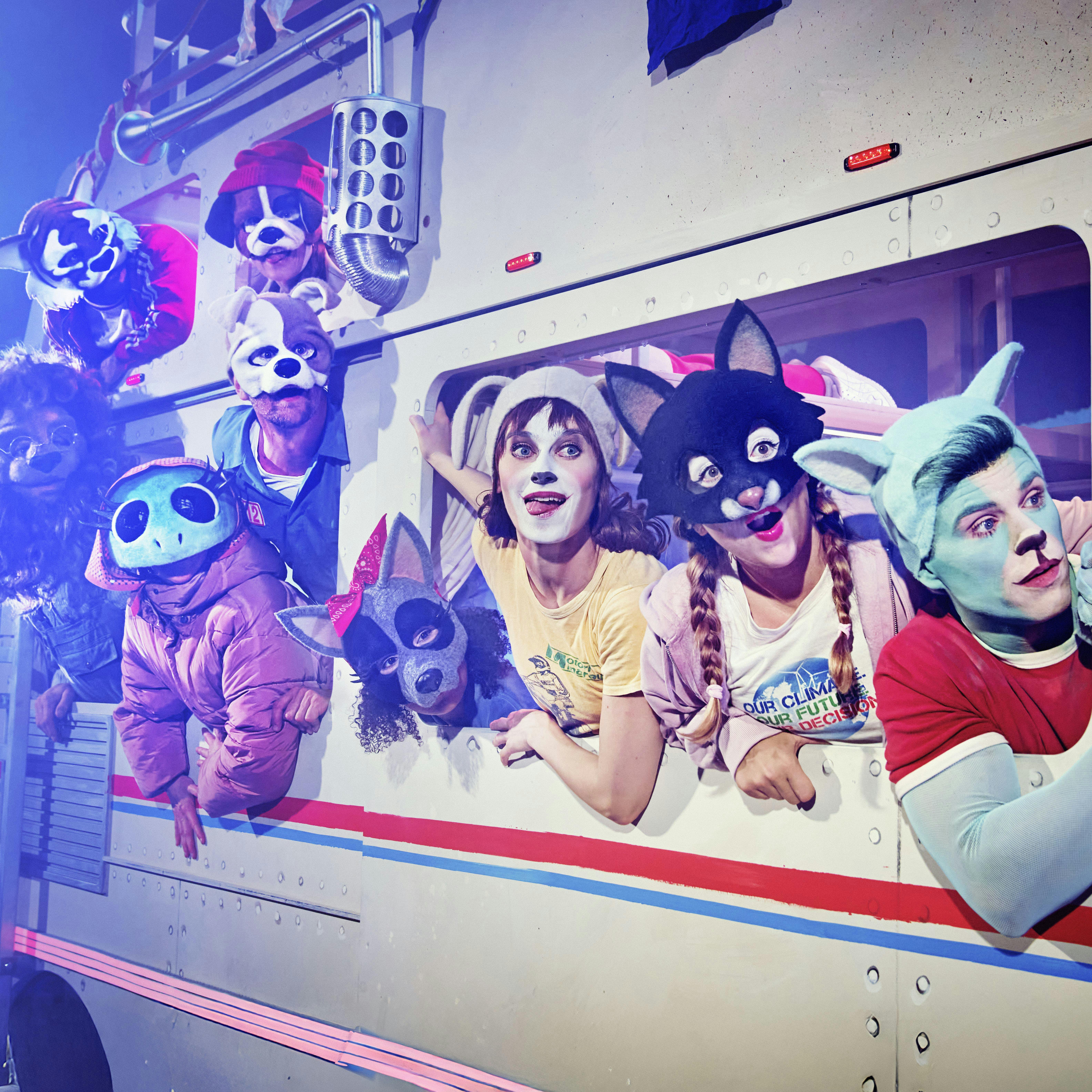 https://imgix.femina.dk/2025-10-22/Bussen_2526_09.jpg