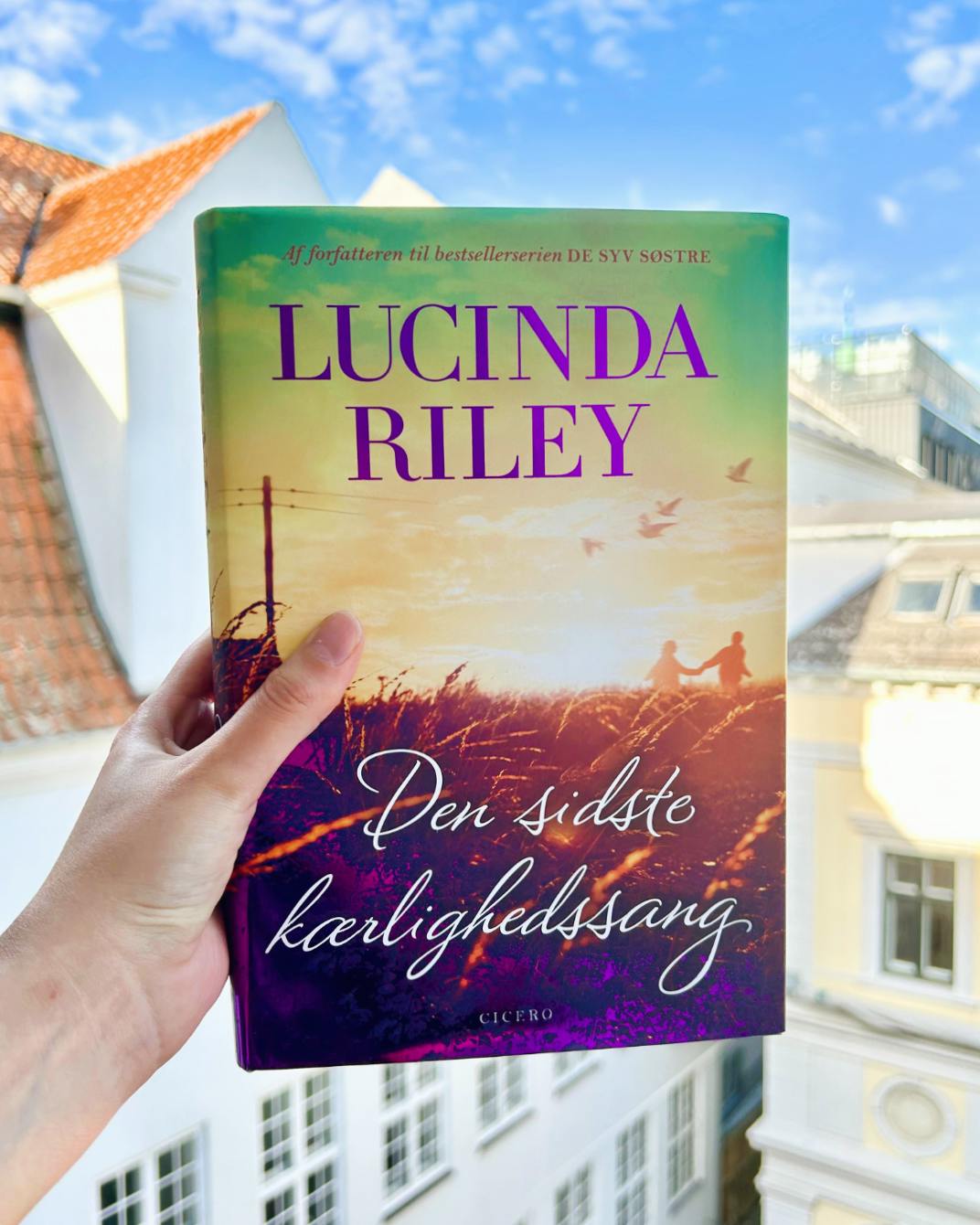 https://imgix.femina.dk/2025-10-22/lucindabillede.png