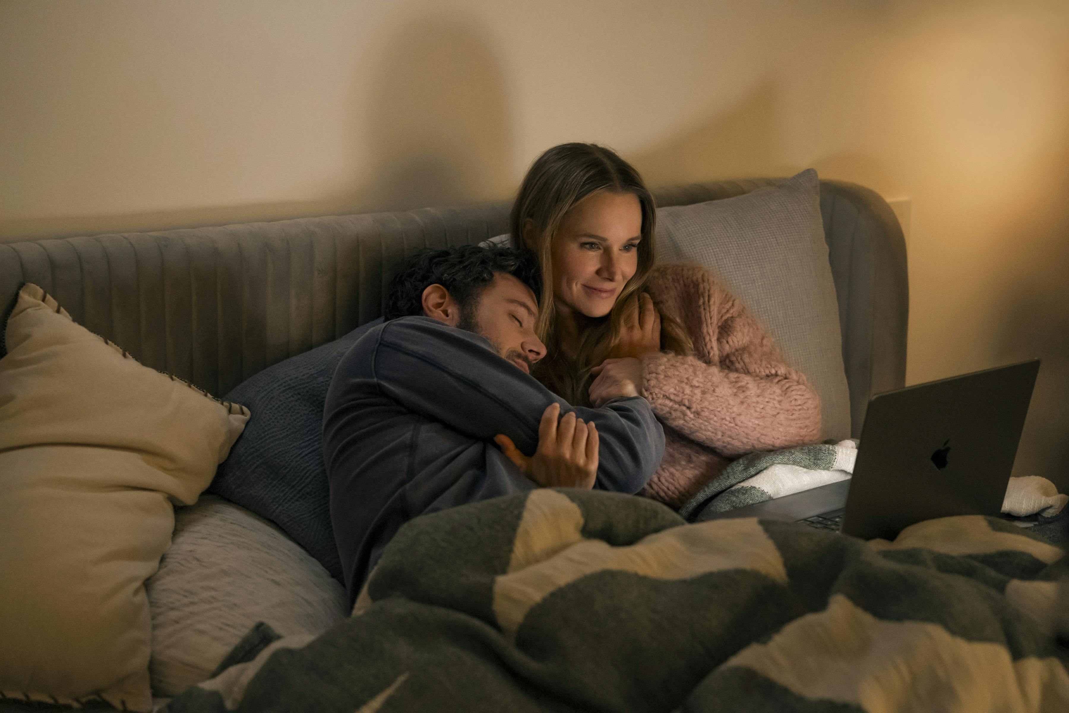 Nobody Wants This. (L to R) Adam Brody as Noah, Kristen Bell as Joanne in episode 201 of Nobody Wants This. Cr. Erin Simkin/Netflix © 2025