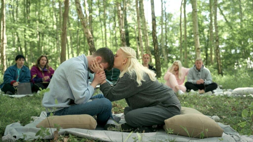 Magnus og Signe fortæller hinanden en hemmelighed, der har været svær at sige højt.