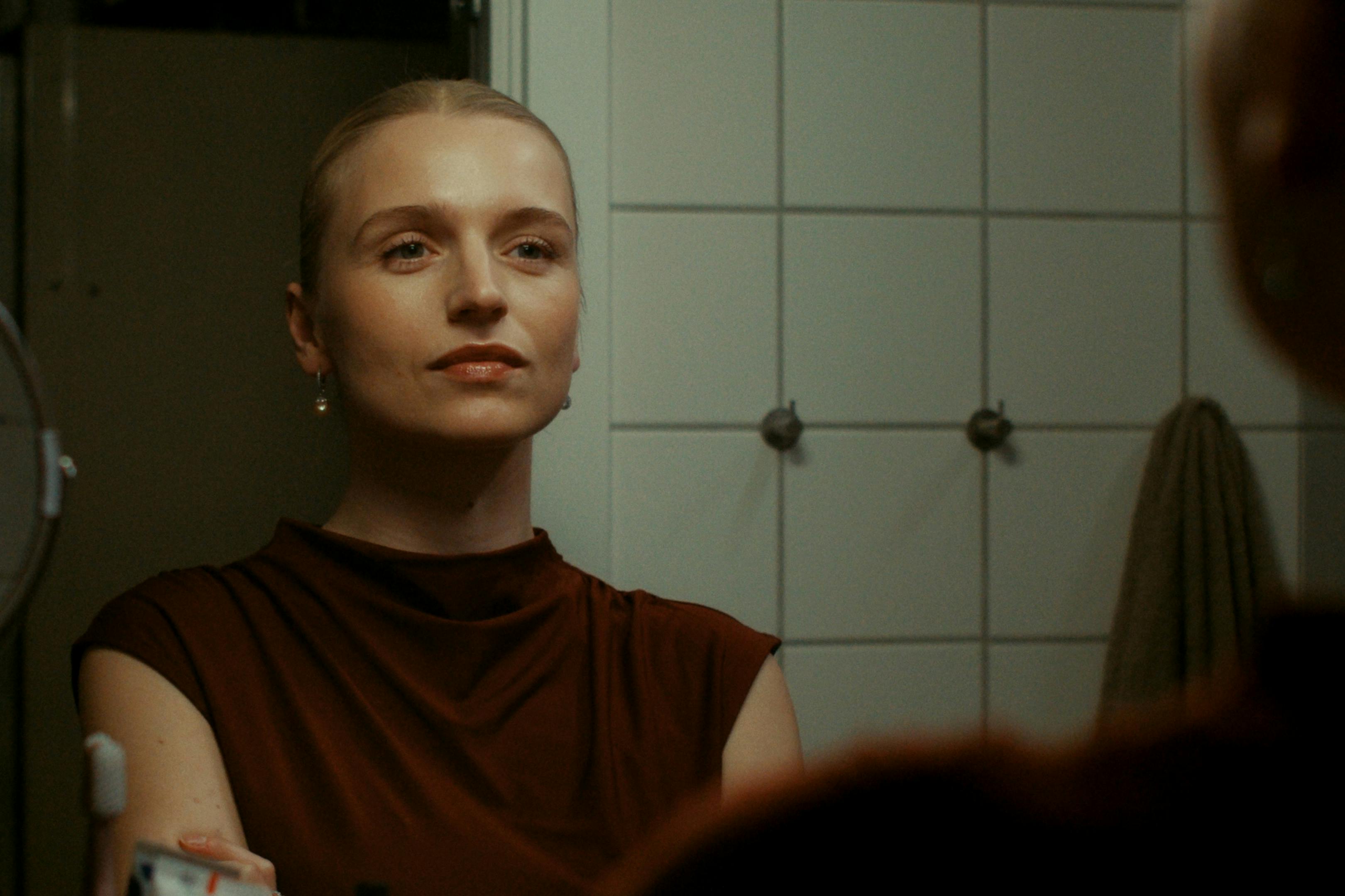 The Legend. Clara Dessau as Sara/Tea in The Legend. Cr. Courtesy of Netflix © 2024