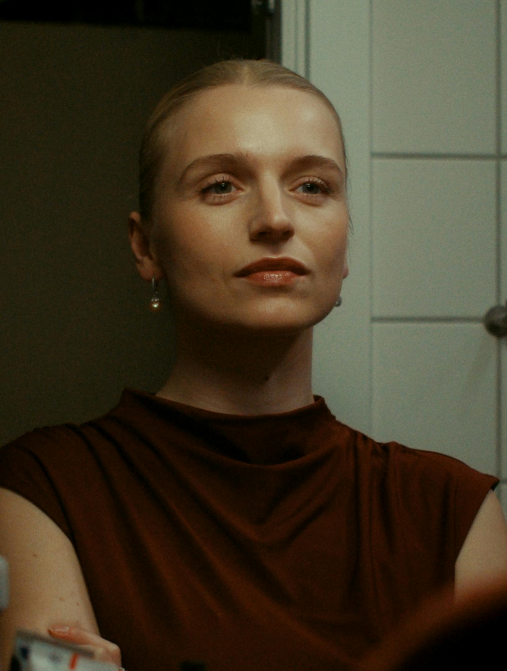 The Legend. Clara Dessau as Sara/Tea in The Legend. Cr. Courtesy of Netflix © 2024