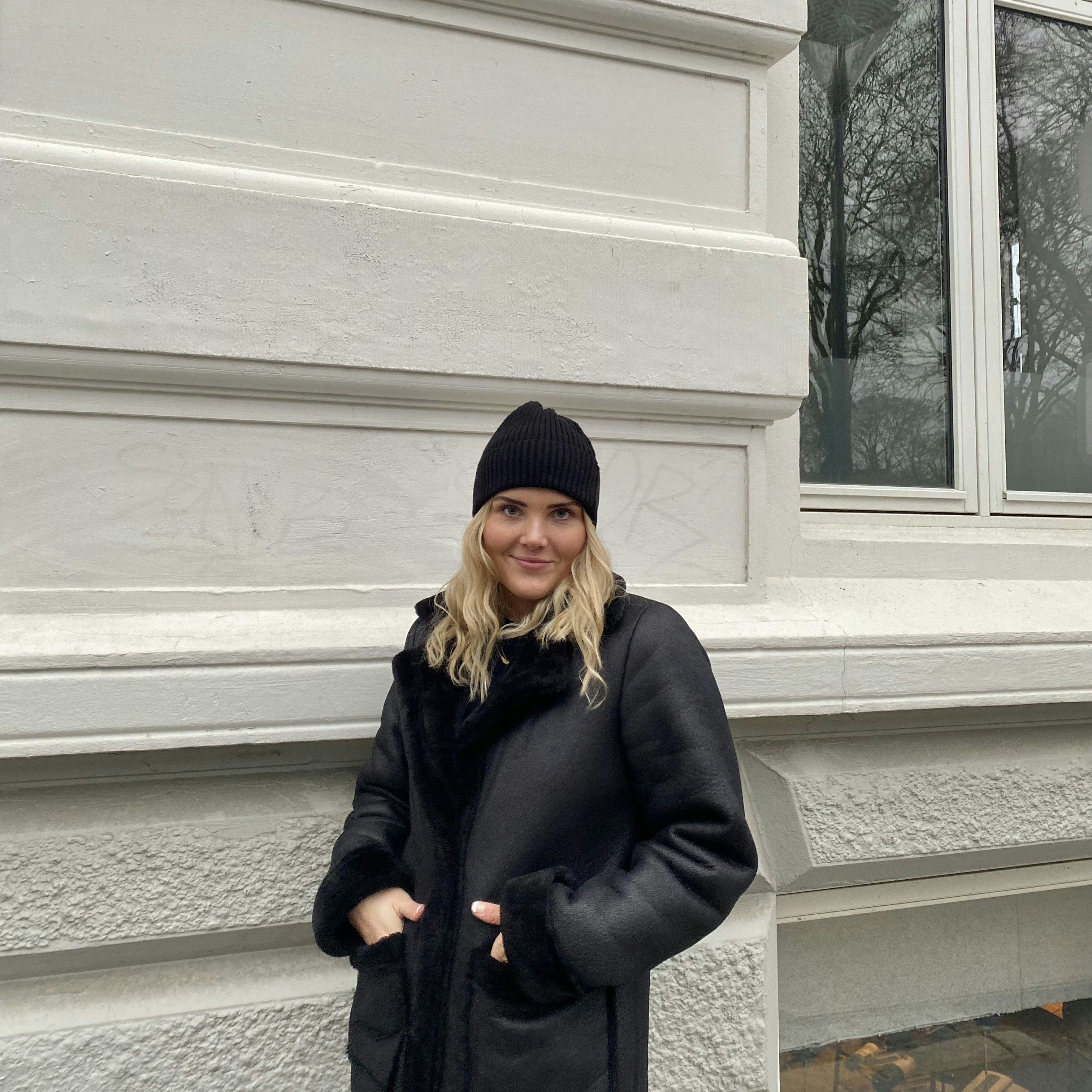 https://imgix.femina.dk/2025-10-28/Elisabeth_Johanne-artikel.jpeg?fm=jpg