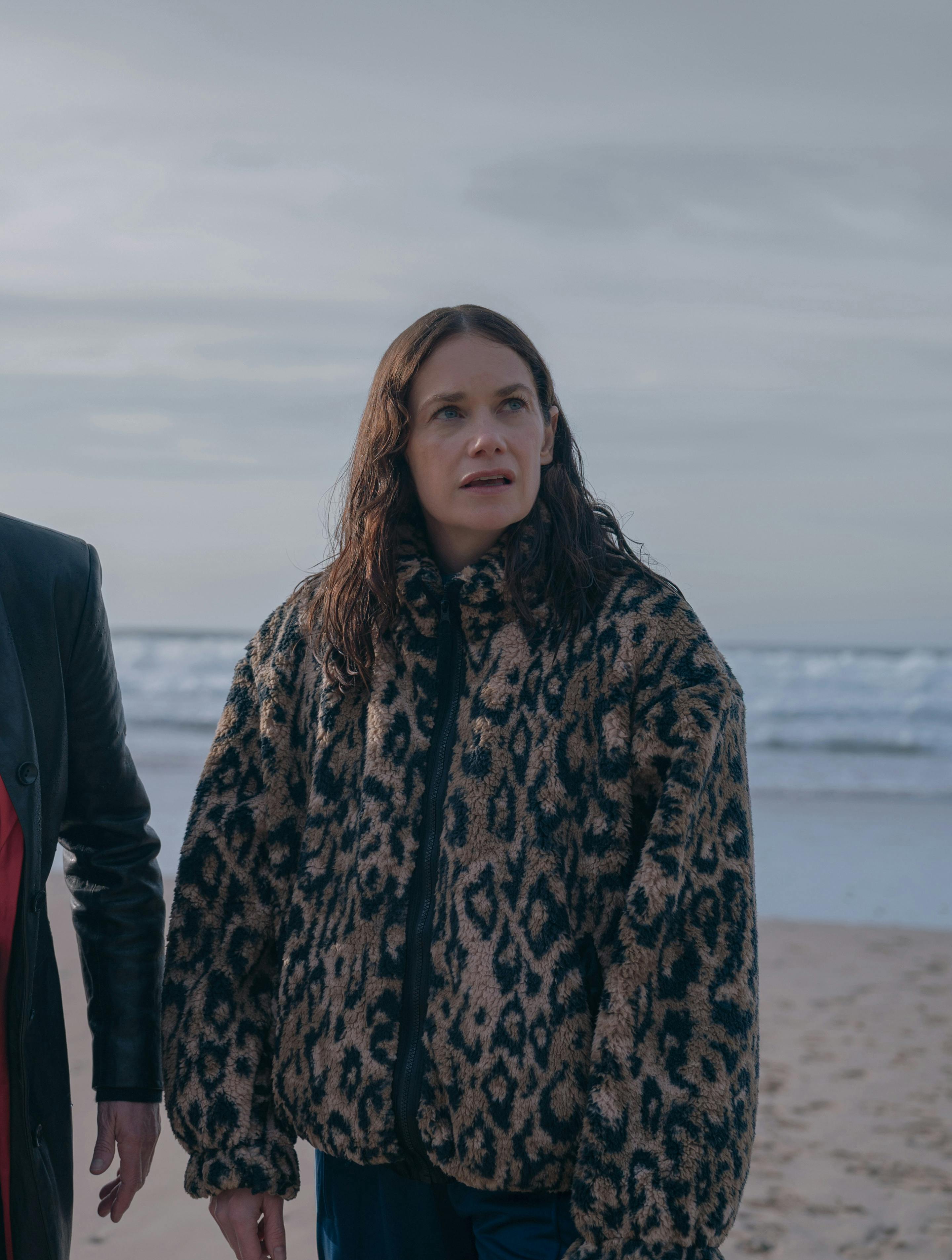 Ruth Wilson og Emma Thompson i 'Down Cemetery Road'