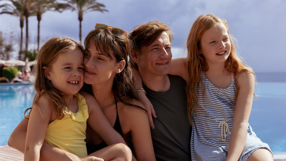 Danica Curcic og Esben Smed spiller hovedrollerne i 'Paradis'.