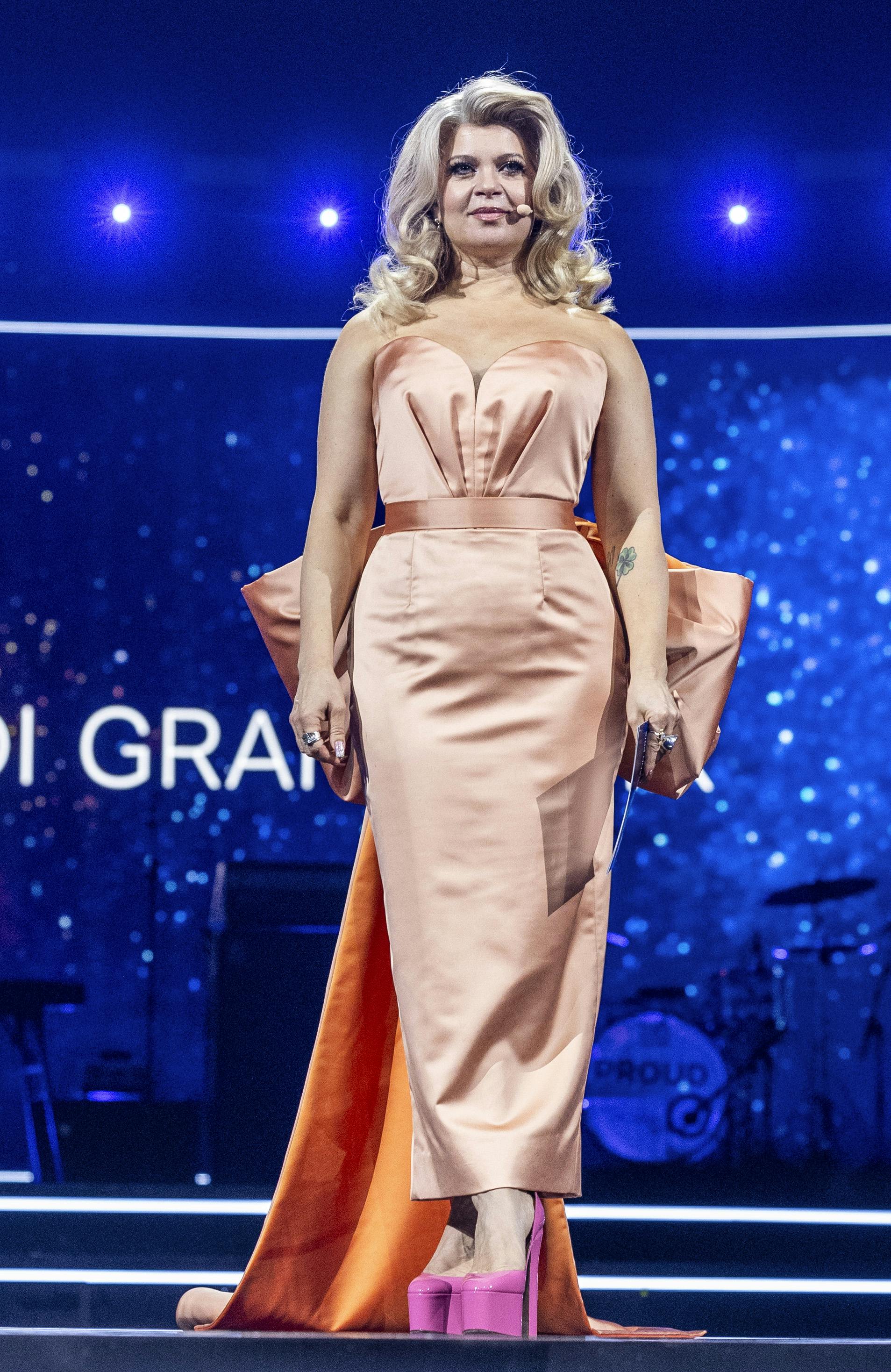 Sarah Bro skal endnu engang være vært til årets danske Melodi Grand Prix - denne gang med en helt ny medvært