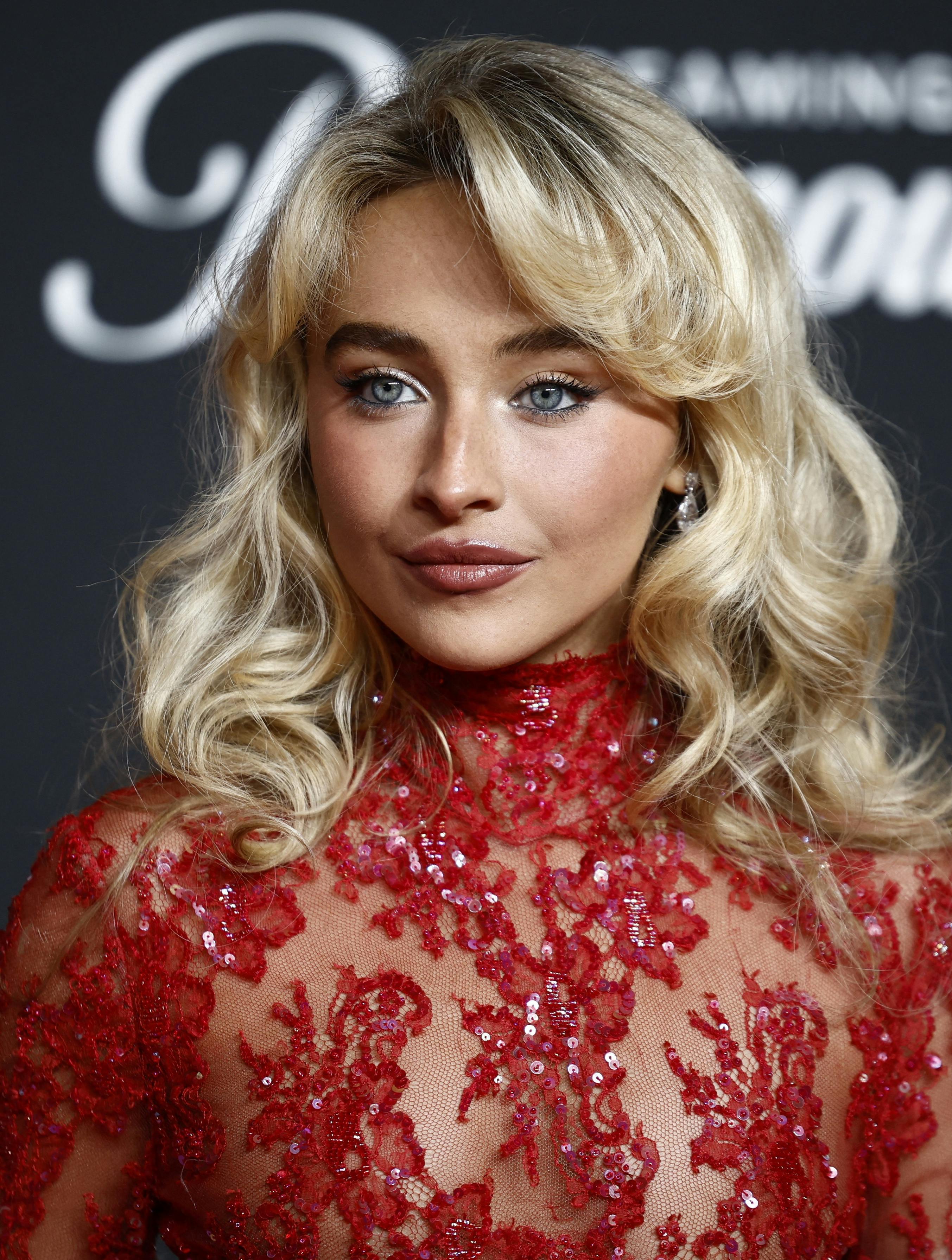 Sabrina Carpenter poses on the red carpet at the 2025 MTV Video Music Awards in Elmont, New York, U.S., September 7, 2025. REUTERS/Kylie Cooper