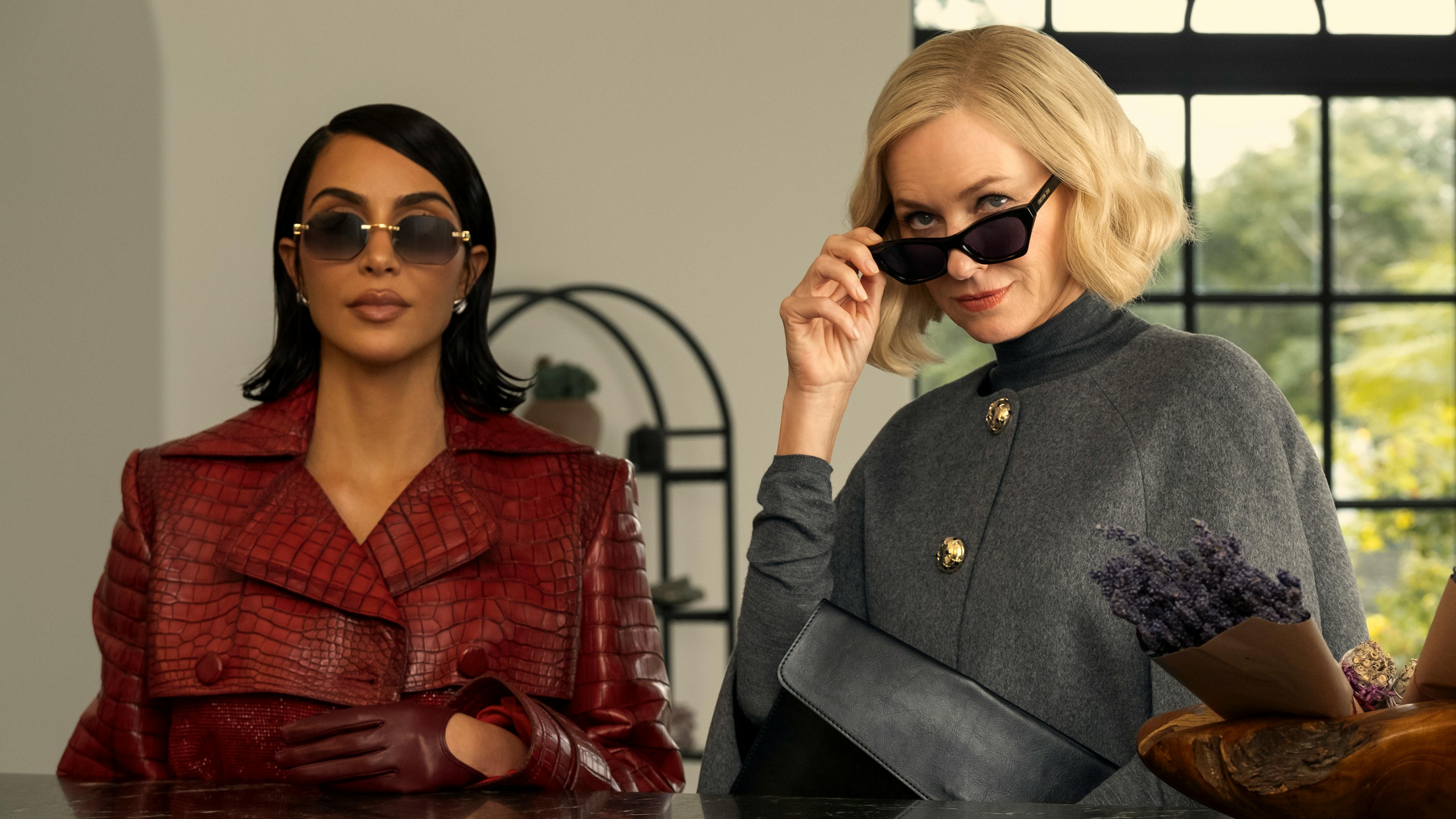 Kim Kardashian og Naomi Watts i 'All's Fair'.