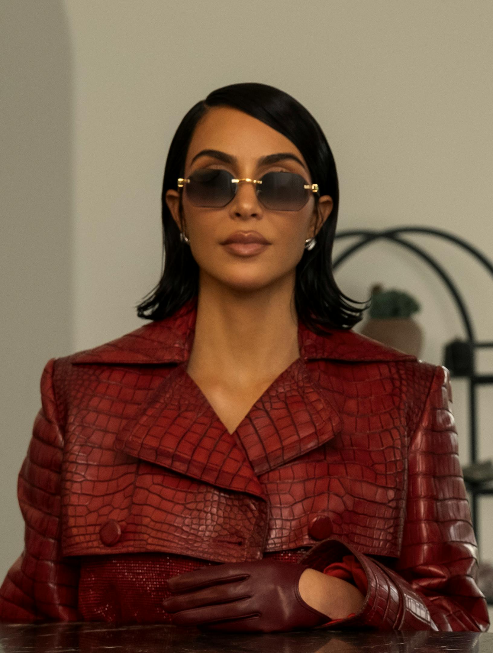 Kim Kardashian og Naomi Watts i 'All's Fair'.