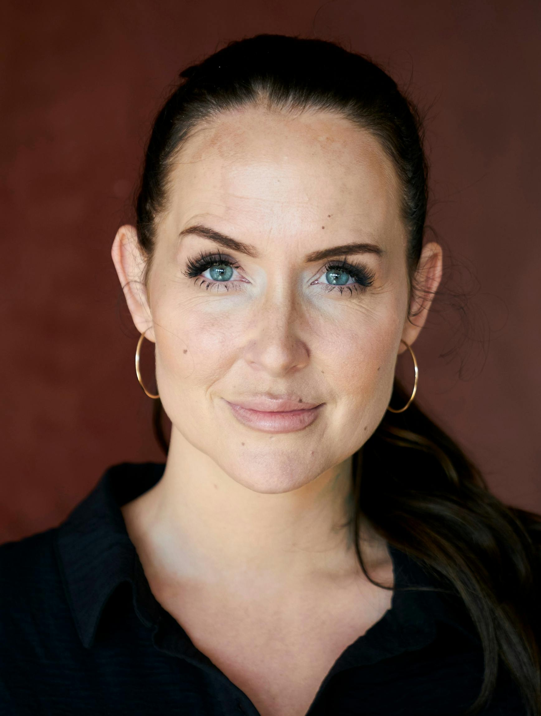 "24 Stjerners Julekalender" vender tilbage på TV 2 til december, og det er med store navne som Geggo, Sissal og Philip May i front.