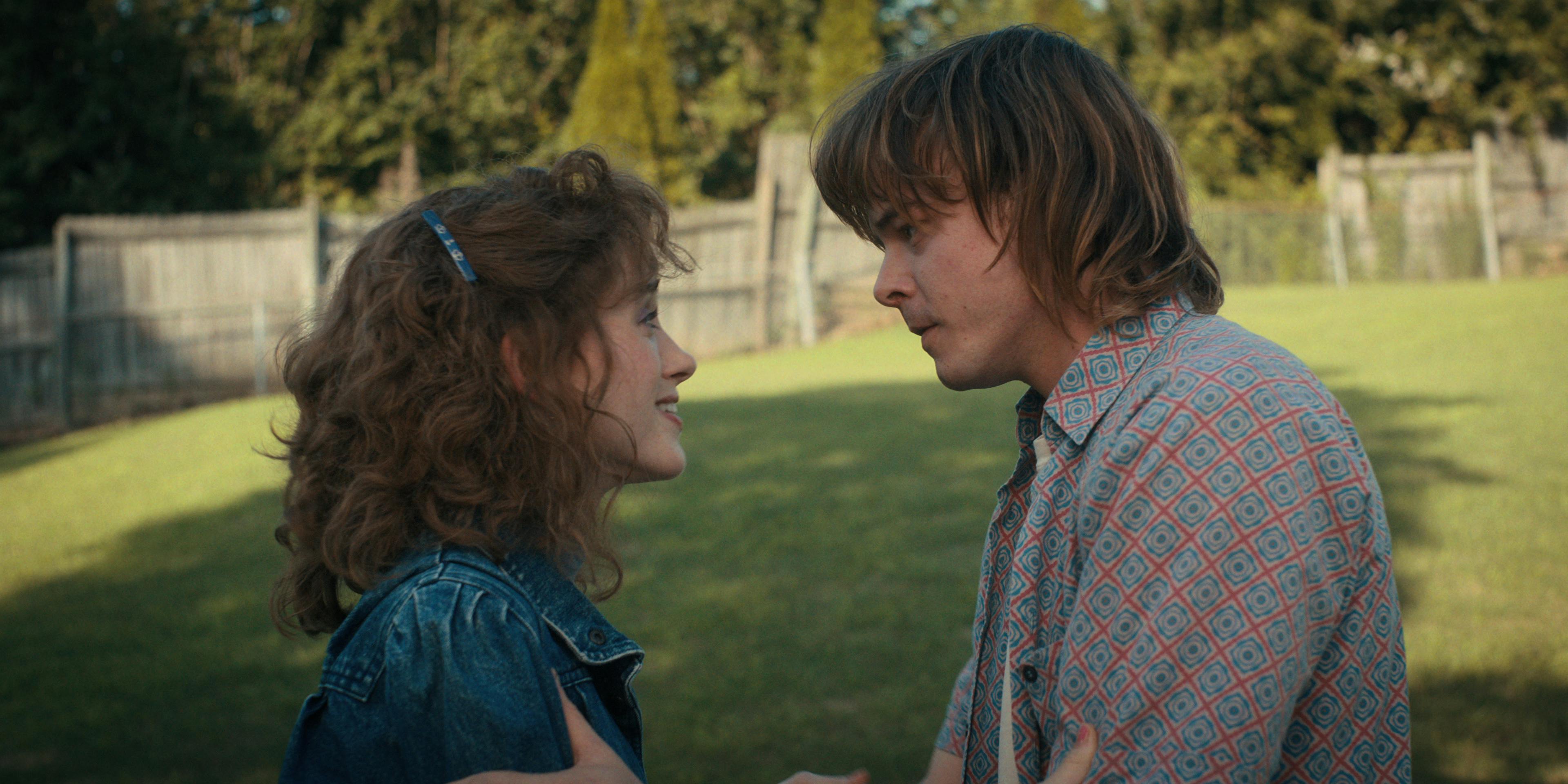 STRANGER THINGS. Natalia Dyer as Nancy Wheeler and Charlie Heaton as Jonathan Byers in STRANGER THINGS. Cr. Courtesy of Netflix © 2022