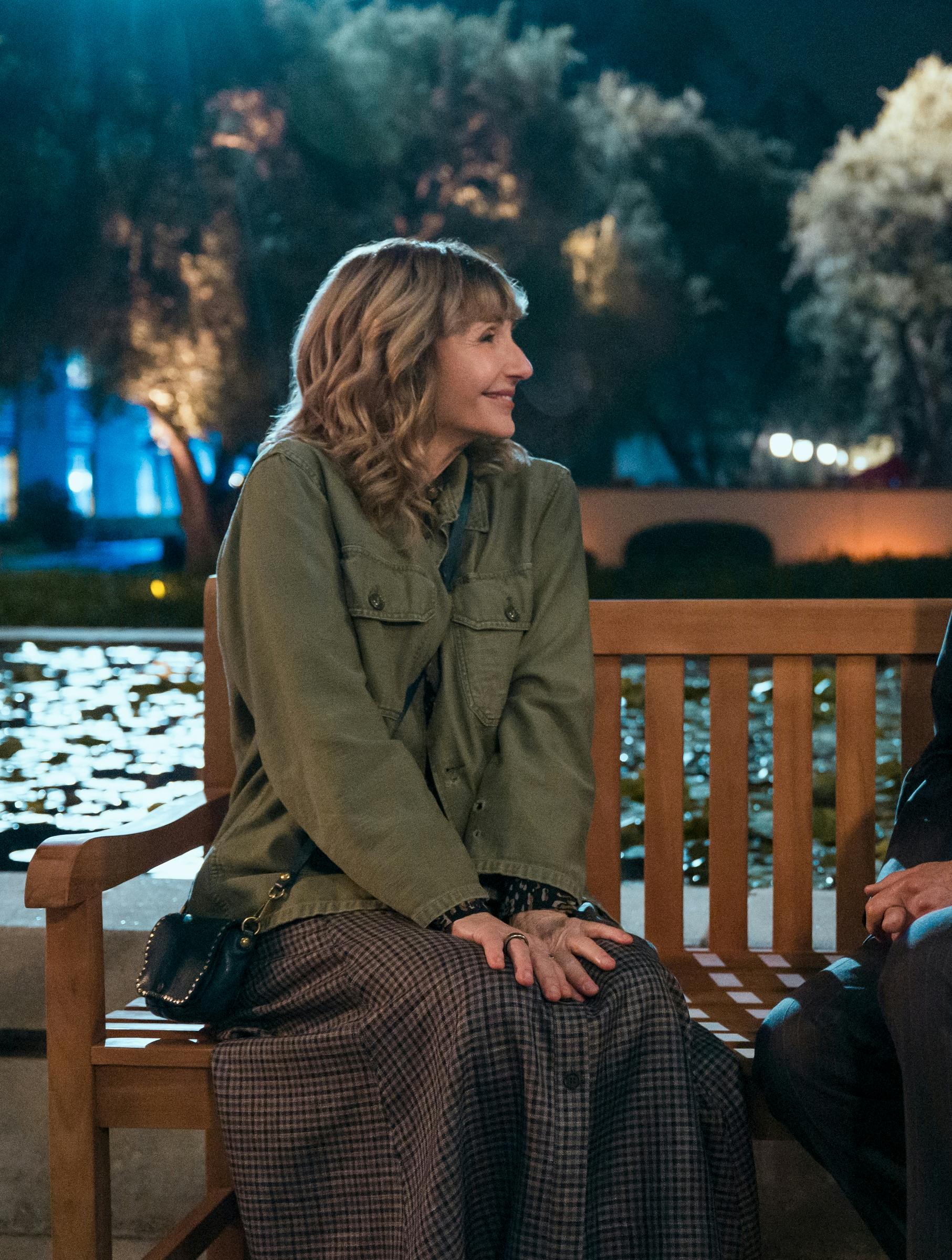 A Man on the Inside. (L to R) Mary Steenburgen as Mona, Ted Danson as Charles in episode 201 of A Man on the Inside. Cr. Colleen E. Hayes/Netflix © 2025