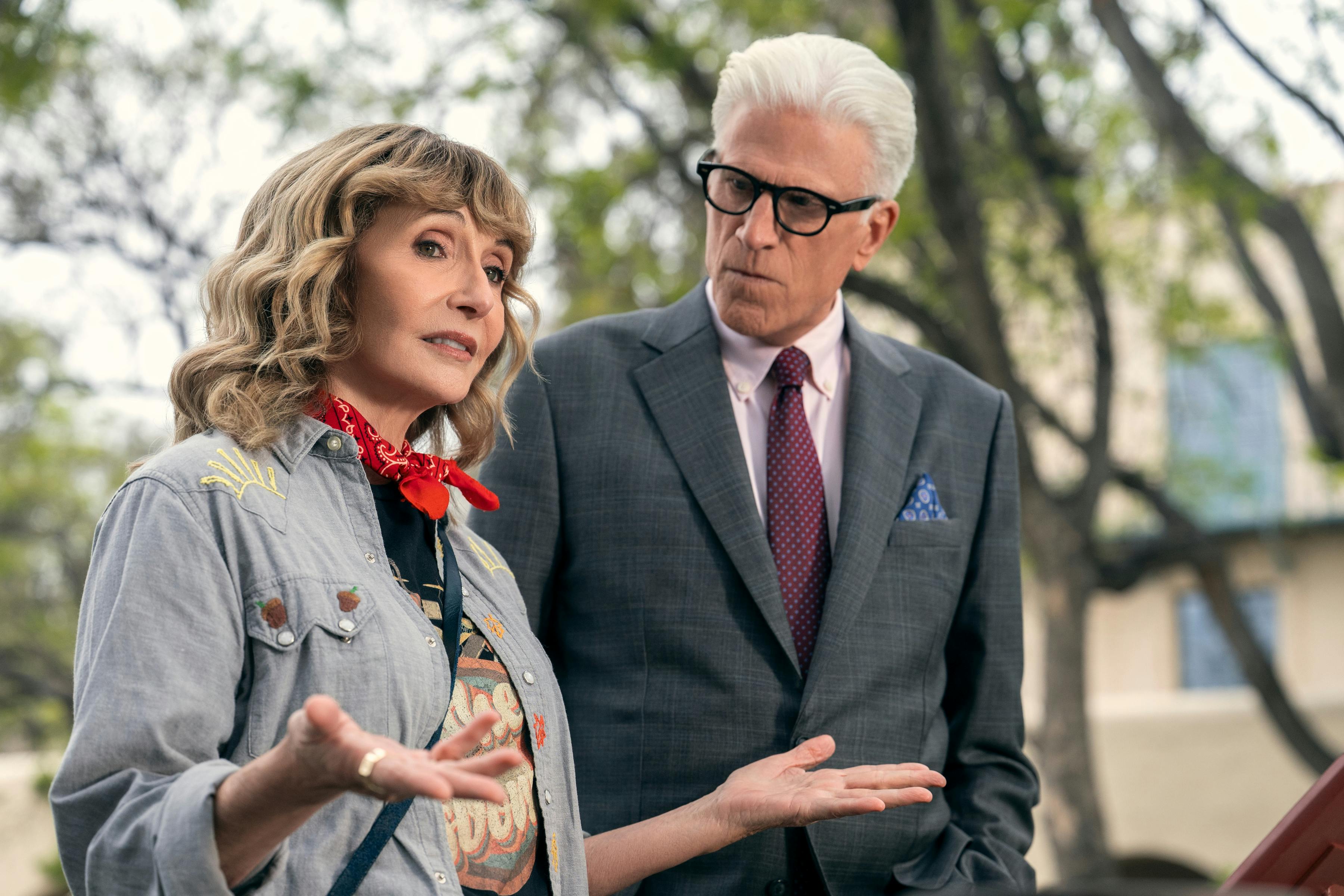 A Man on the Inside. (L to R) Mary Steenburgen as Mona, Ted Danson as Charles in episode 204 of A Man on the Inside. Cr. Colleen E. Hayes/Netflix © 2025