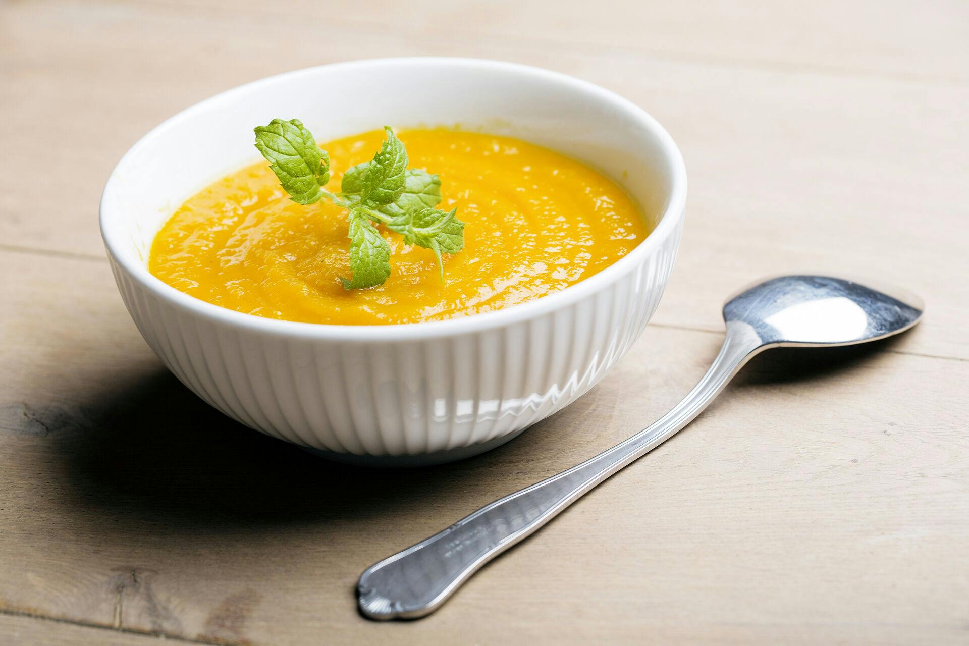 Lene Hansson. Gulerodssuppe. SLANK.