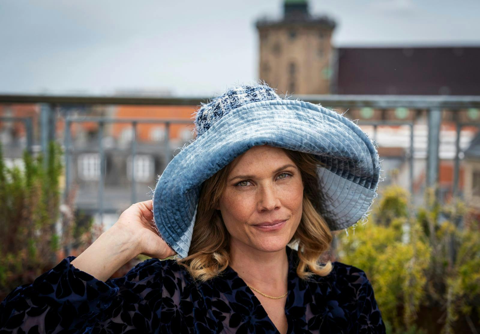 I et opslag fortæller Oh Land, at hendes nyfødte datter er blevet ramt af en sjælden og aggressiv kræftsygdom.