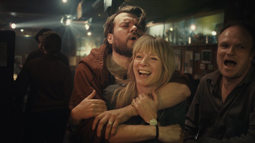 Pilou Asbæk og Iben Hjejle i 'Den gode stemning'&nbsp;