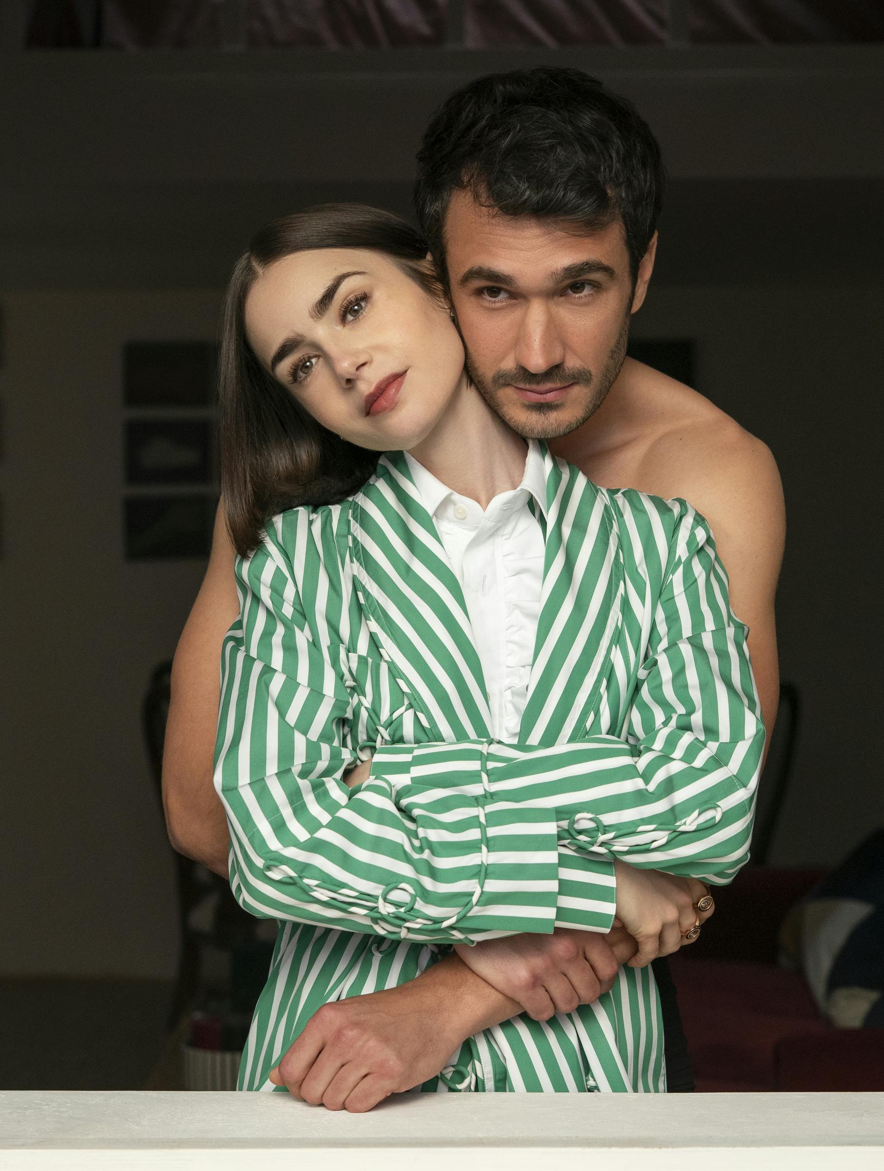 Lily Collins som Emily og Eugenio Franceschini som Marcello i 'Emily in Paris' sæson 5