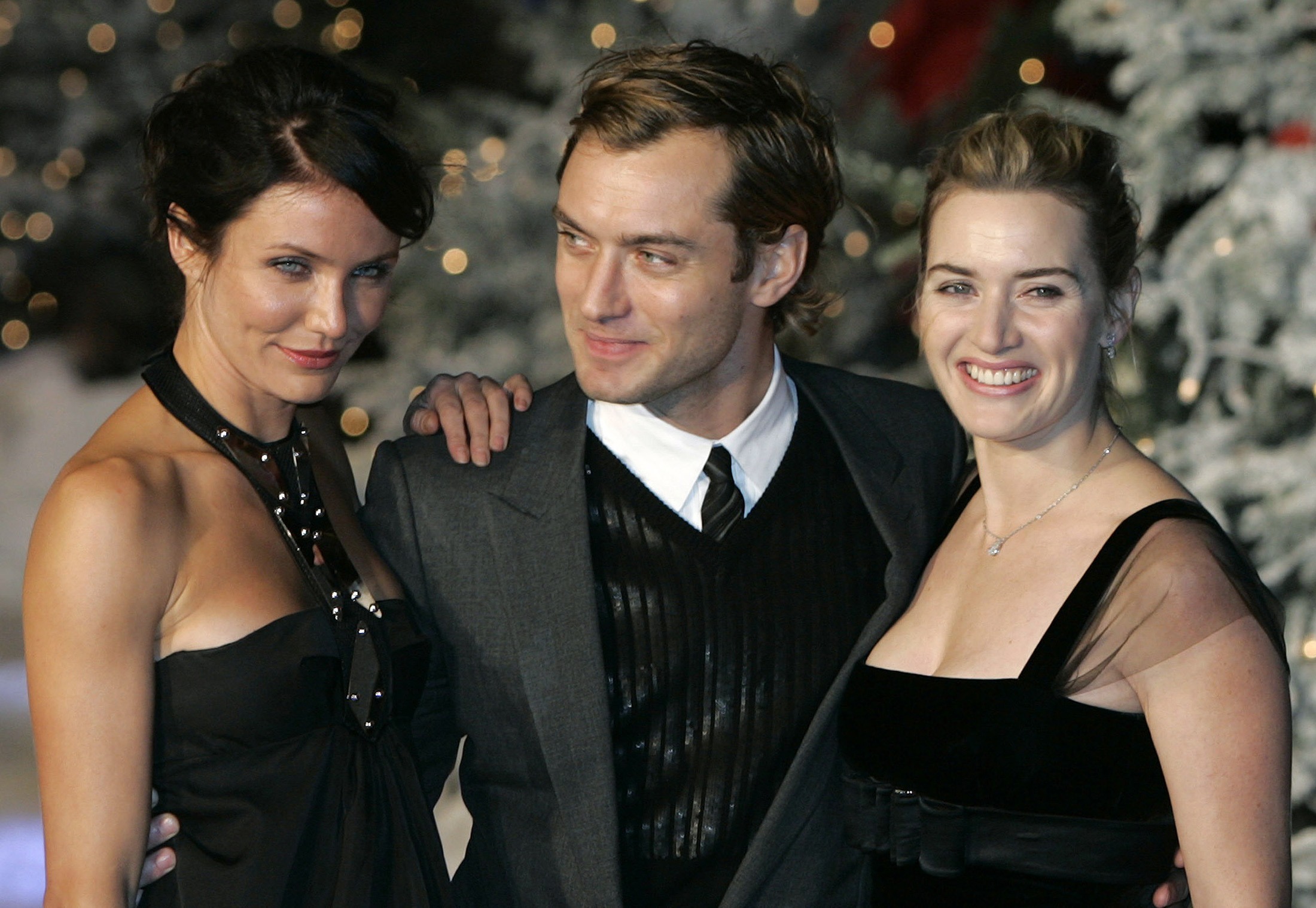 Cameron Diaz (L), Jude Law (C) and Kate Winslet pose at the premiere of the film "The Holiday" in London's Leicester Square December 5, 2006. REUTERS/Luke MacGregor (BRITAIN)