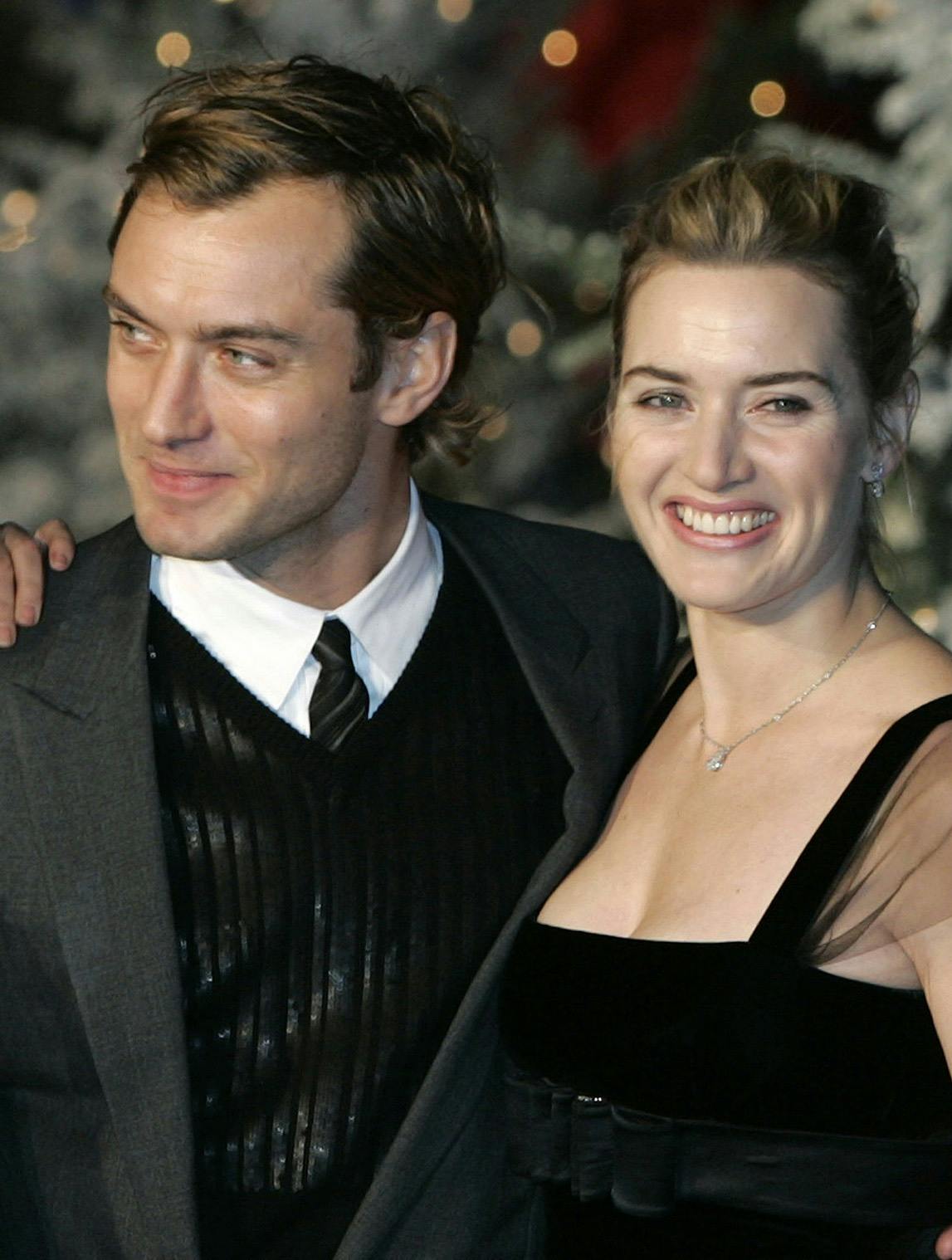 Cameron Diaz (L), Jude Law (C) and Kate Winslet pose at the premiere of the film "The Holiday" in London's Leicester Square December 5, 2006. REUTERS/Luke MacGregor (BRITAIN)