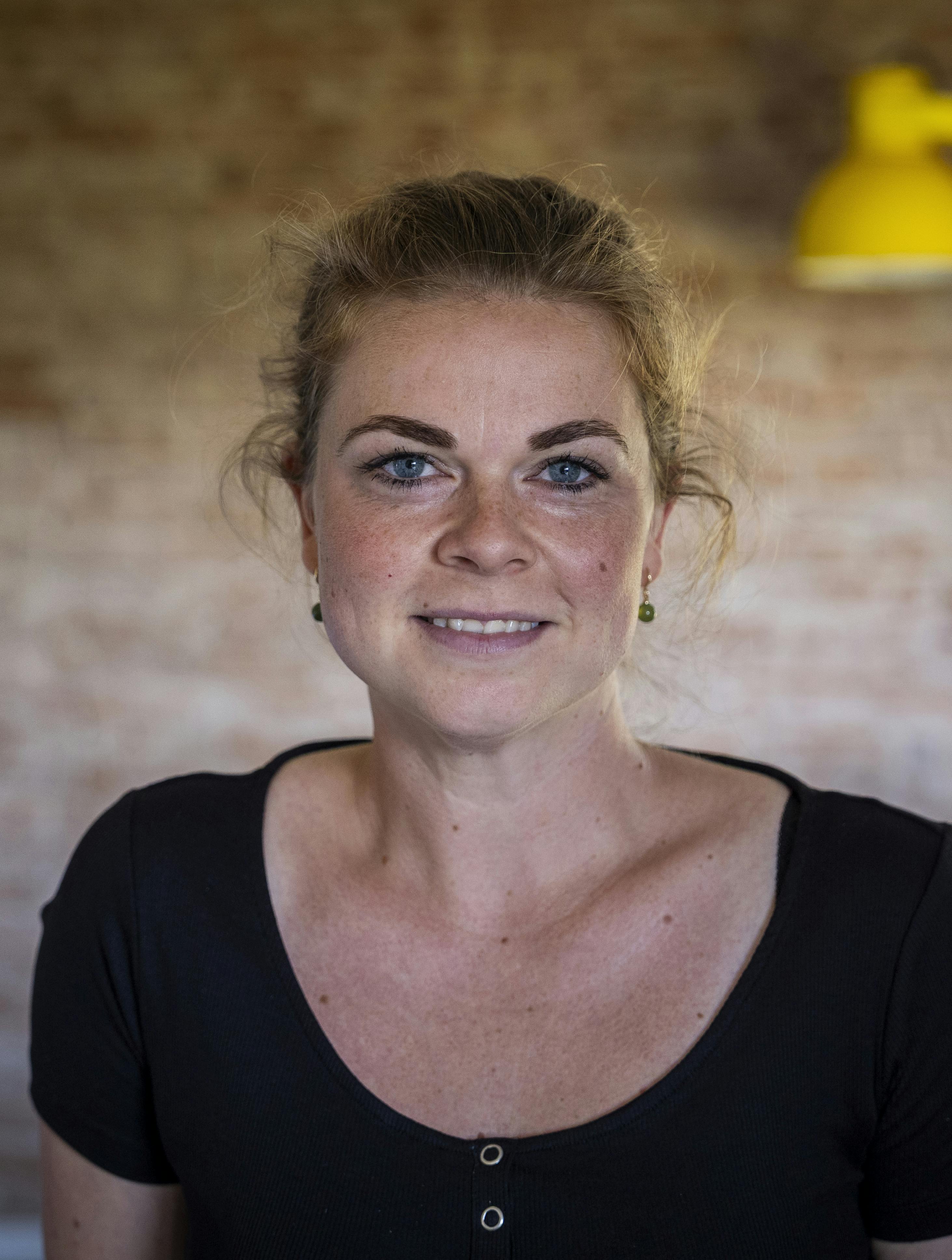 Laura Lambek, gift ved første blik