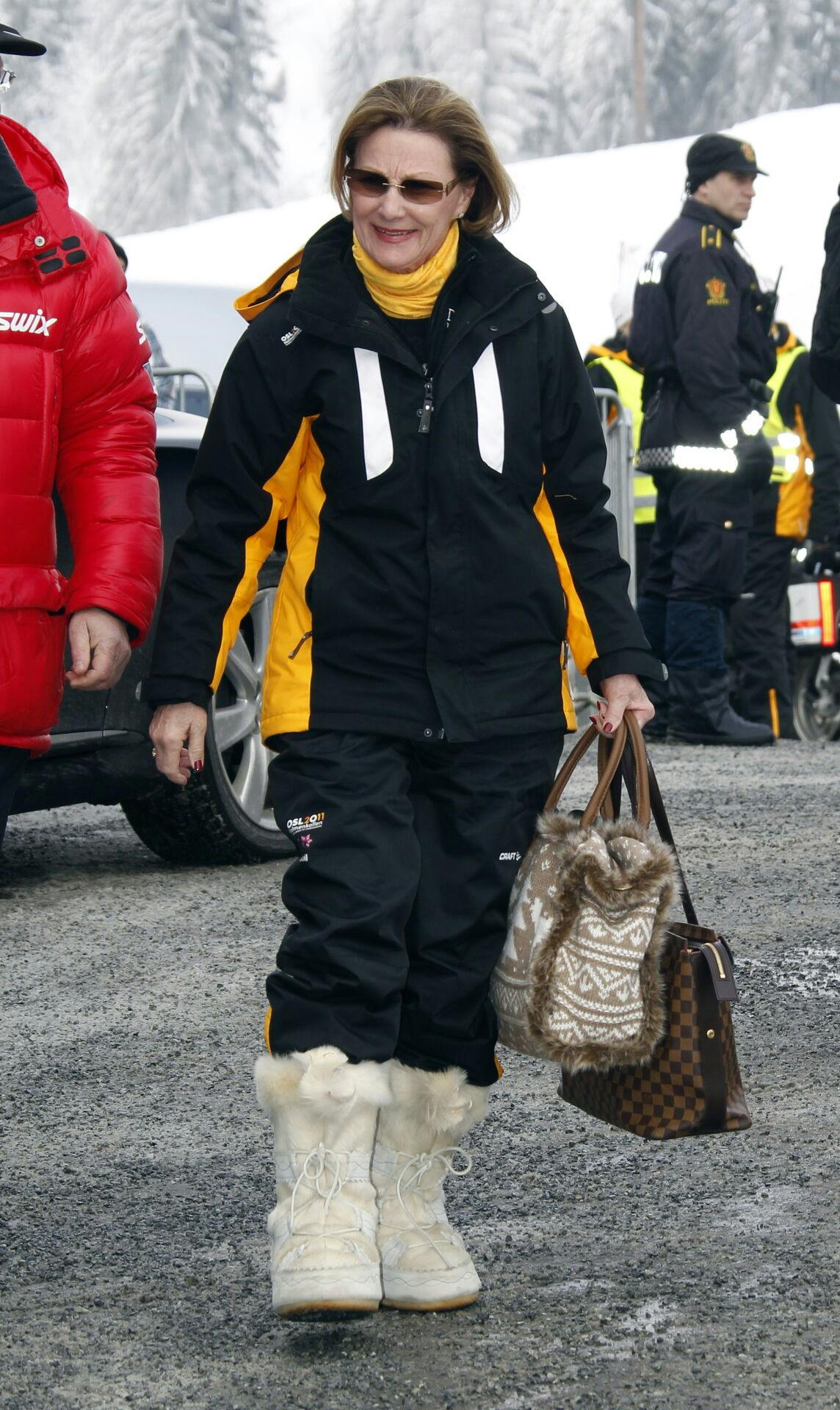 Oslo 20110228. Oslo 20110227 Ski-VM 2011 Holmenkollen. Dronning Sonja ankommer Holmenkollen mandag morgen. Foto: Lise Åserud / Scanpix