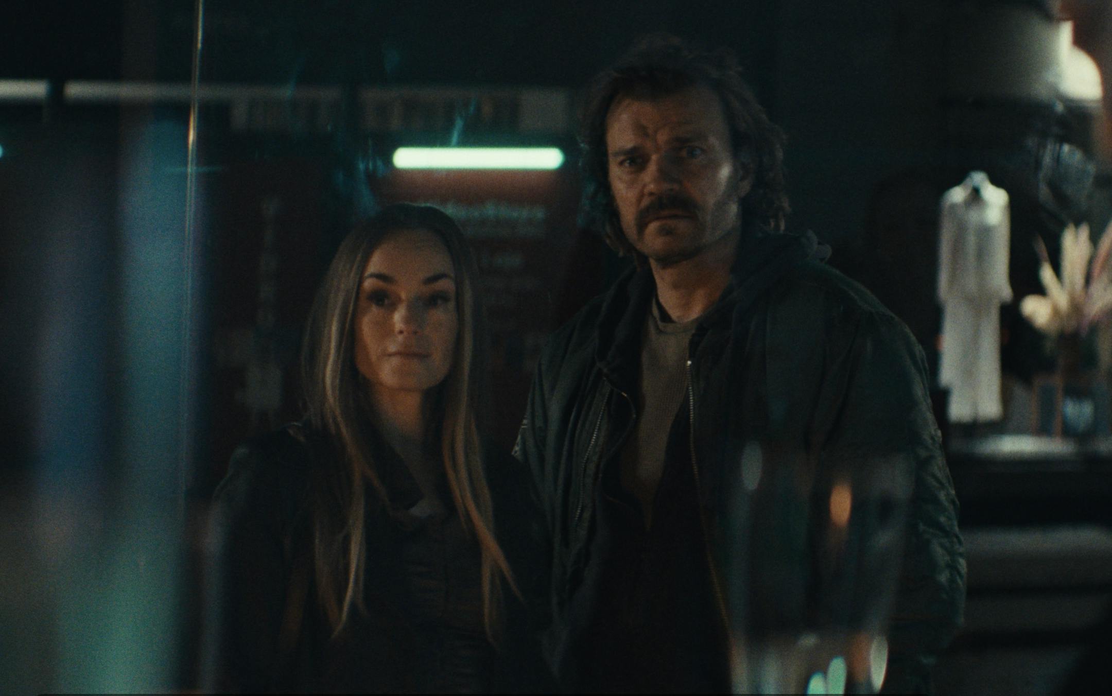 Laura Christensen og Pilou Asbæk i 'Slangedræber'.