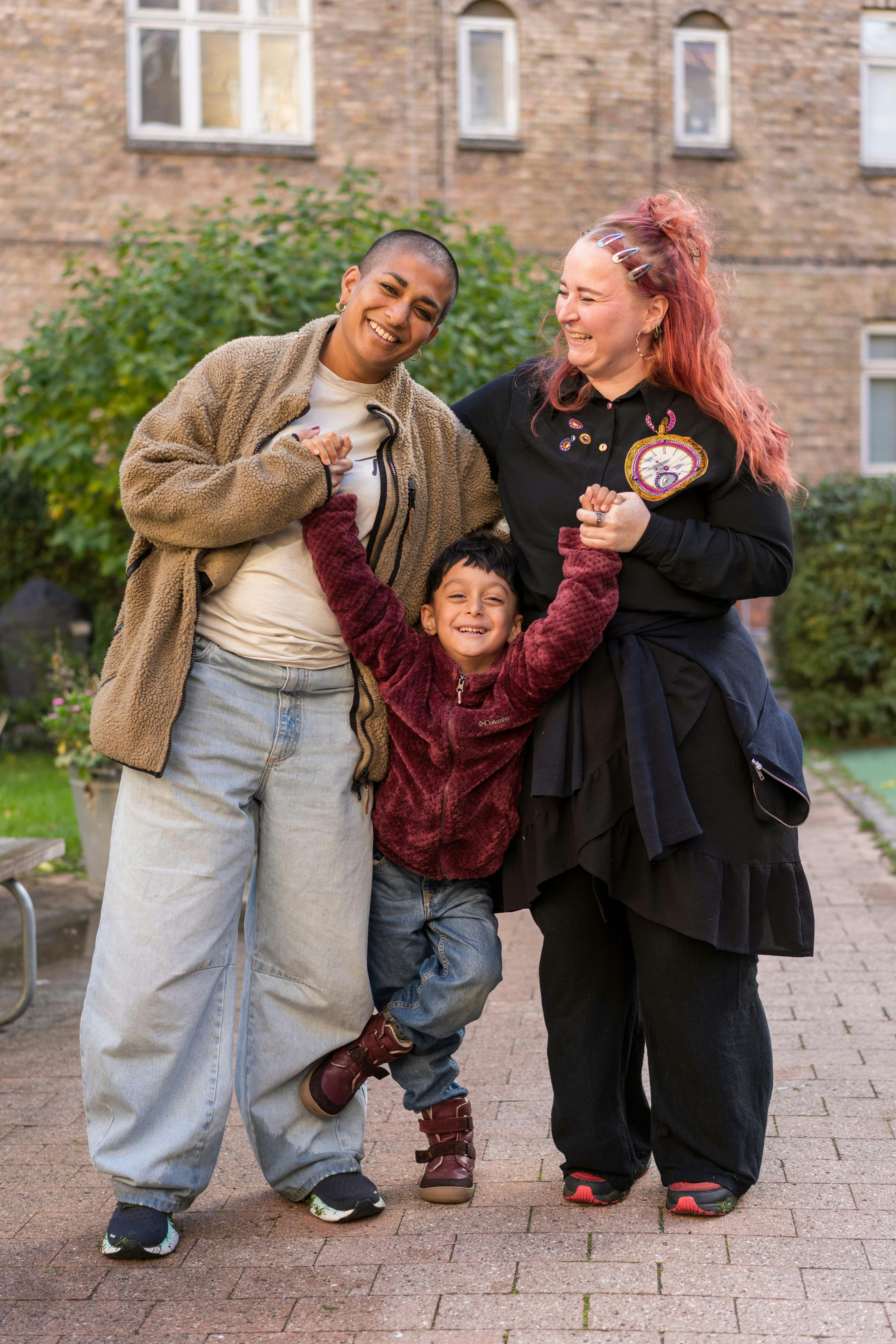 Frederikke, Zaya og deres søn Billie er ny familie i Årgang 20. Nyheden er klausuleret til den 15. januar 2026.