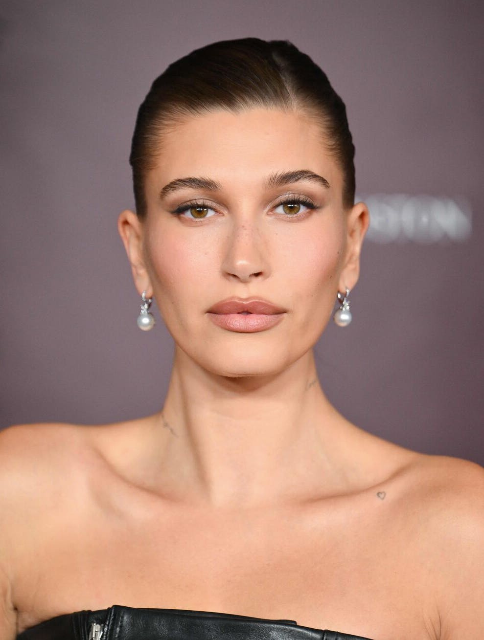 Lær, hvordan skånsom rens, god fugt, solbeskyttelse og en hudvenlig livsstil giver din hud glød og sundhed.