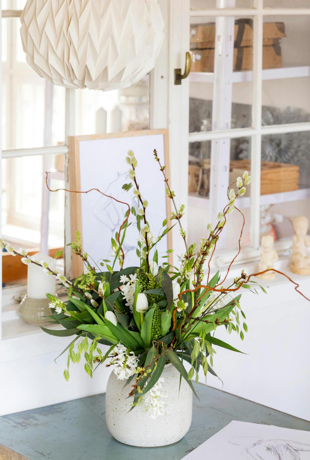 Forårsgrene i blomsterdekorationer