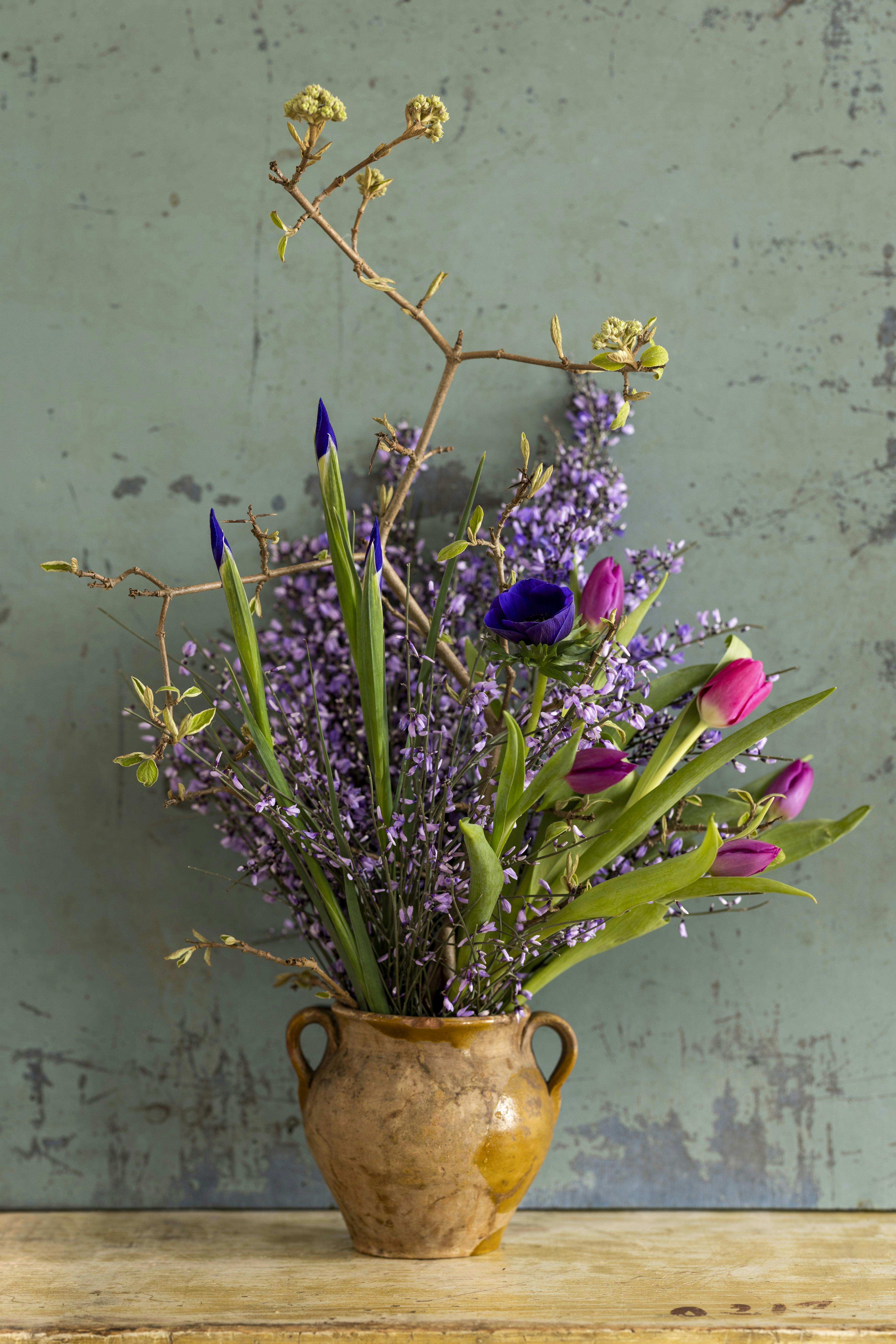 Forårsgrene i blomsterdekorationer