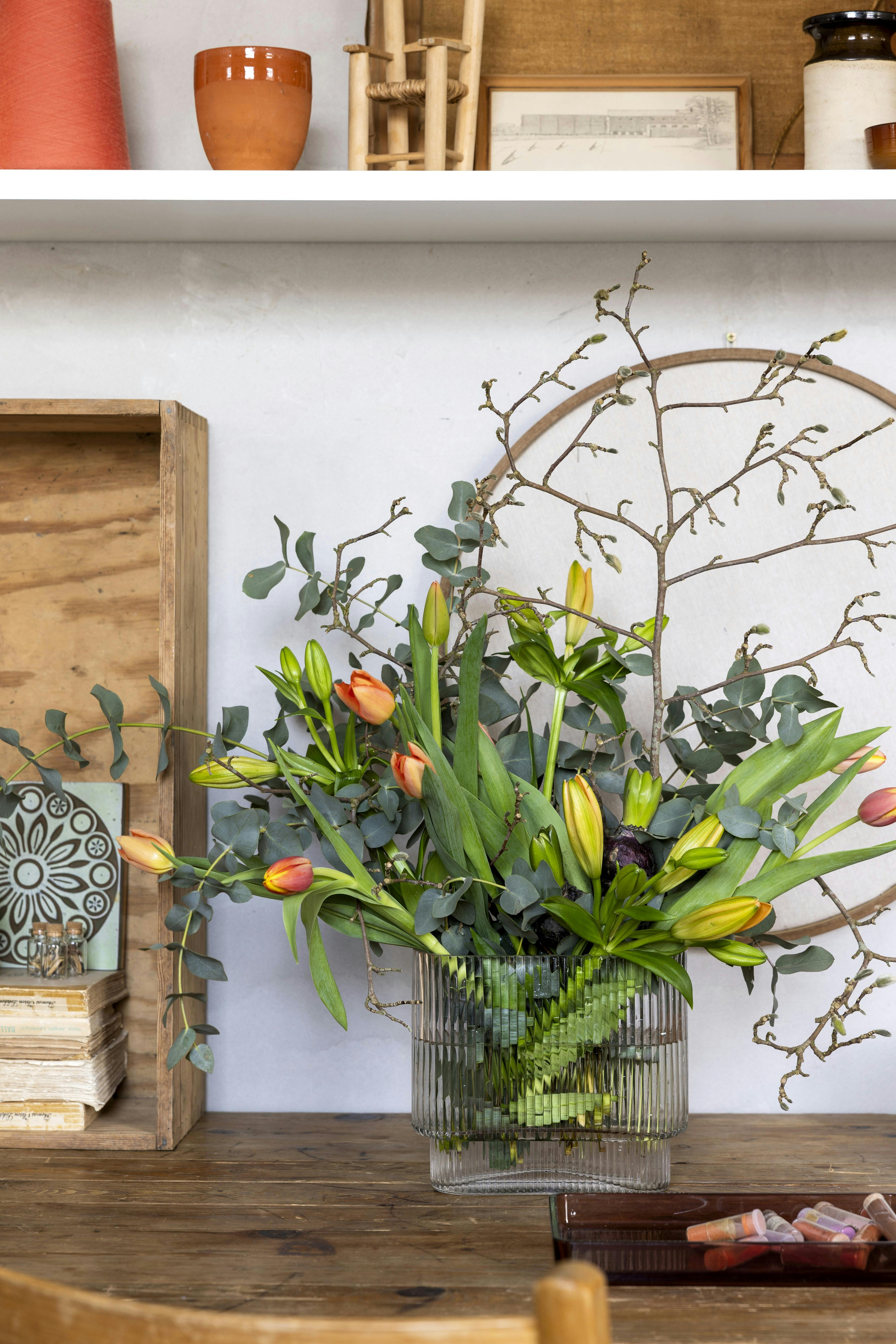 Forårsgrene i blomsterdekorationer