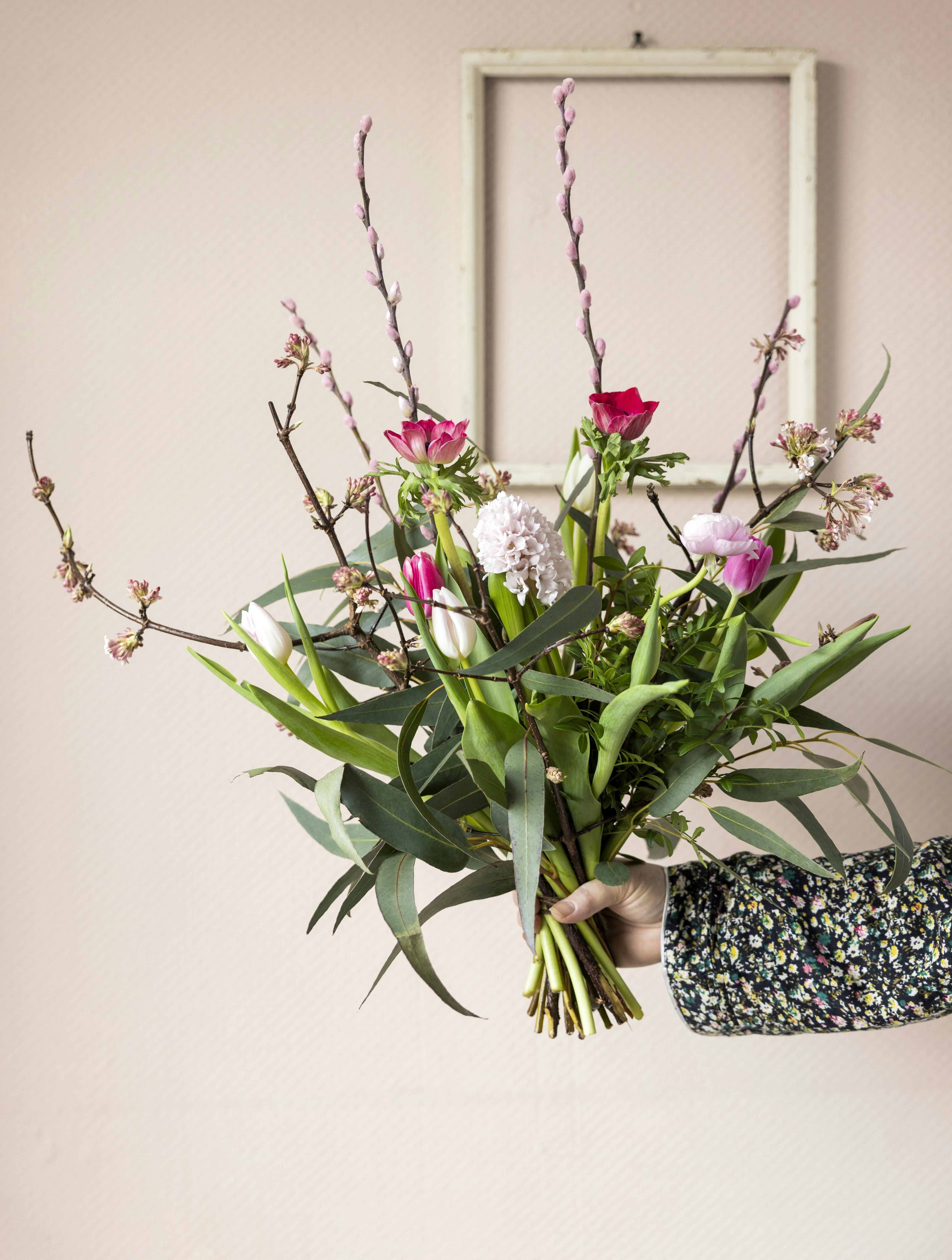 Forårsgrene i blomsterdekorationer