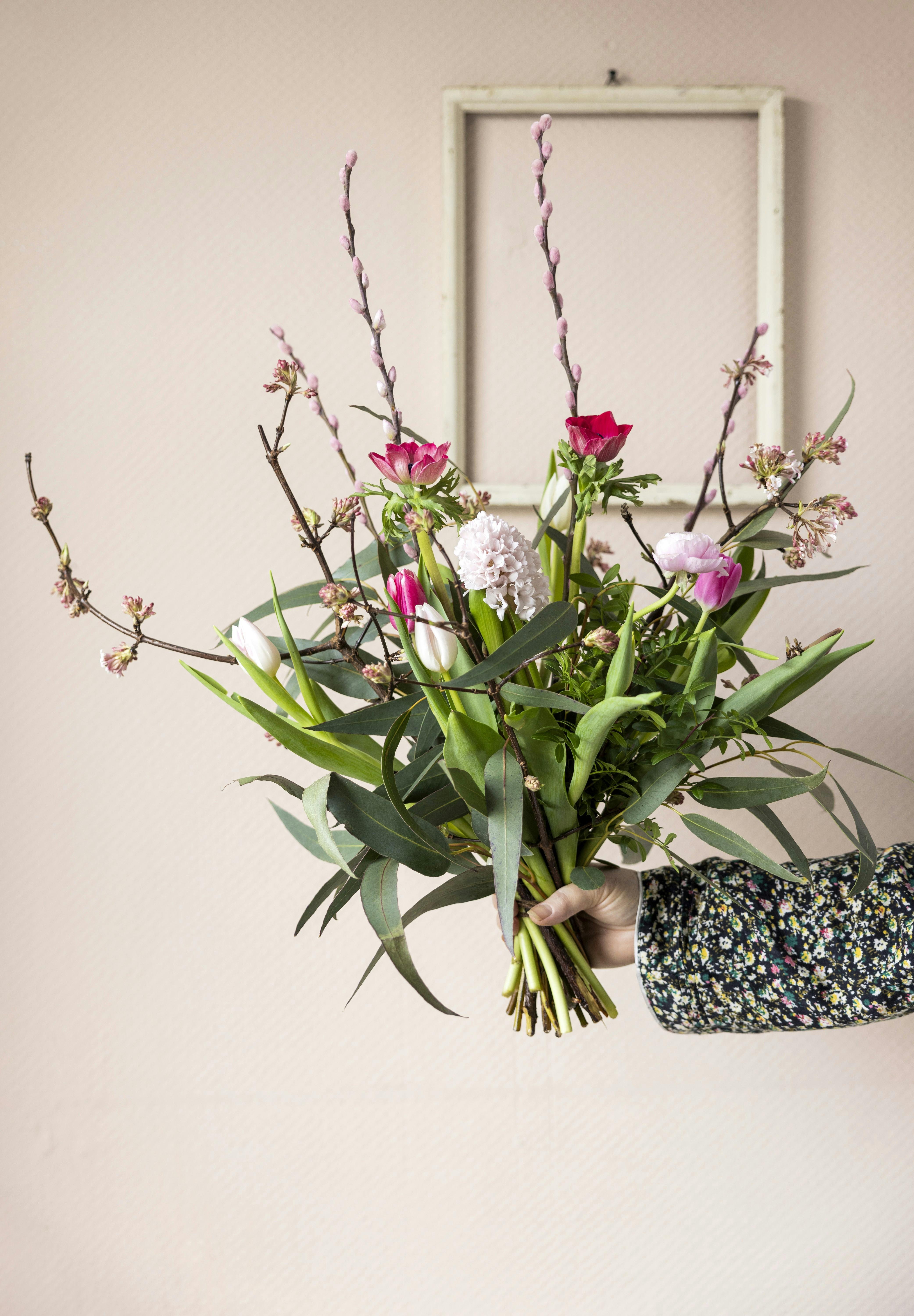 Forårsgrene i blomsterdekorationer