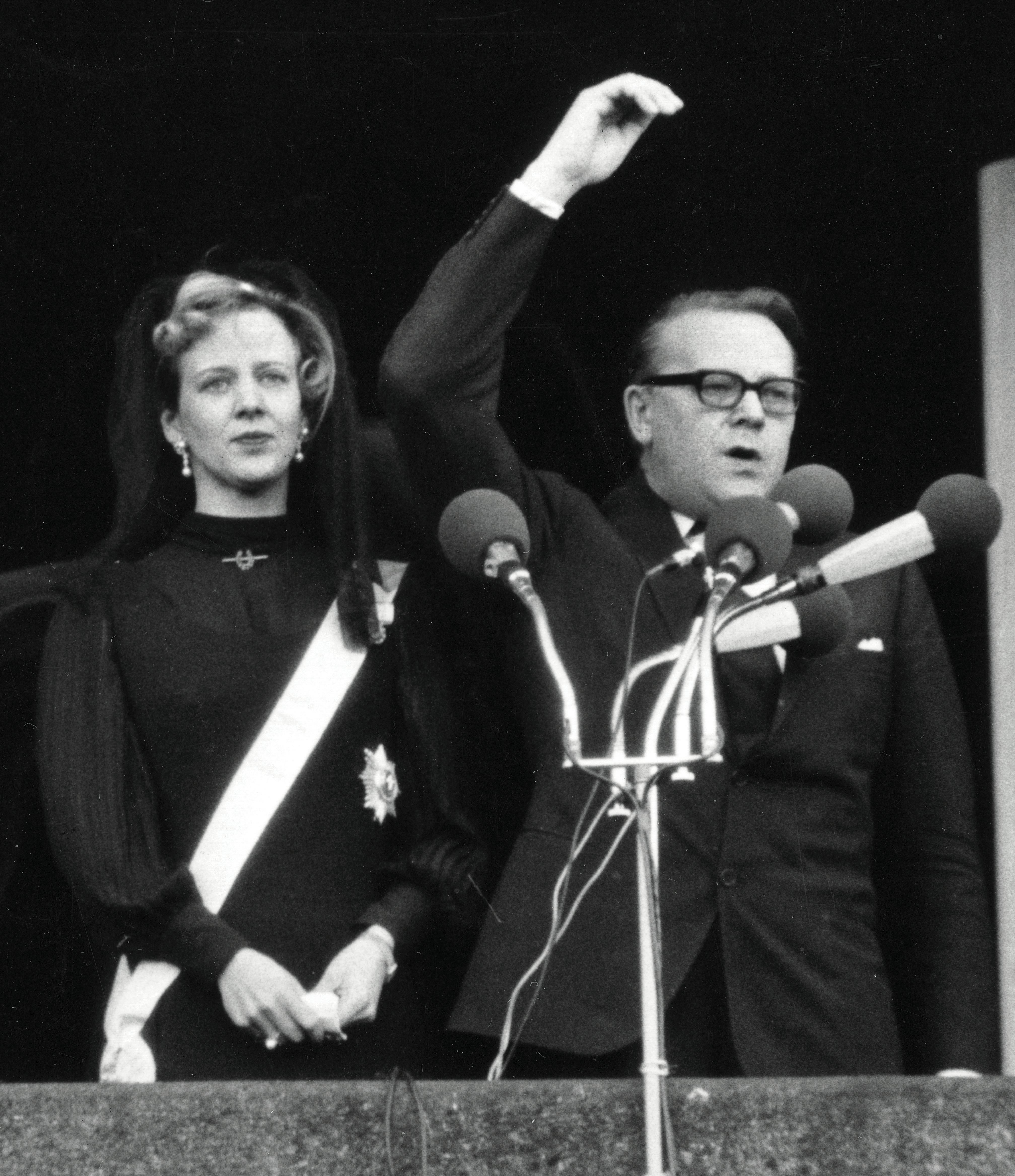 Margrethe og Jens Otto Kragh på balkonen