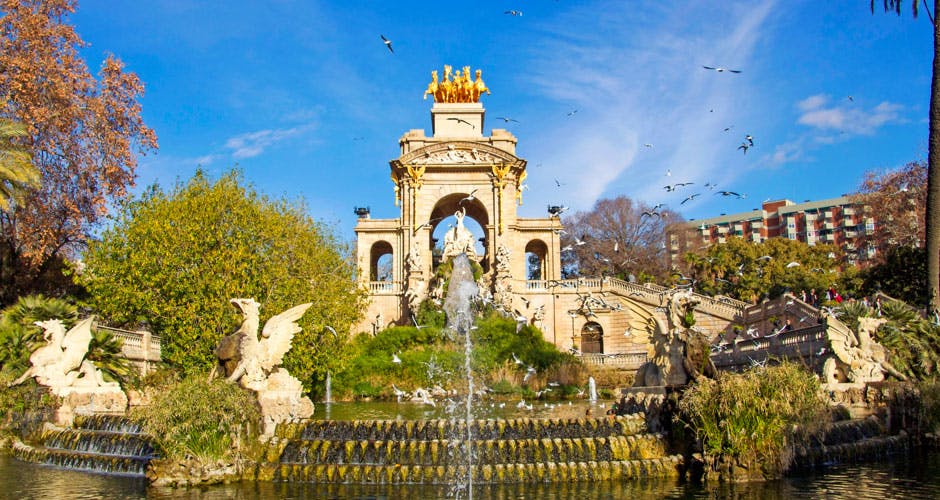 https://imgix.femina.dk/barcelona-passeig_sant-joan-cascade-monumental.jpg